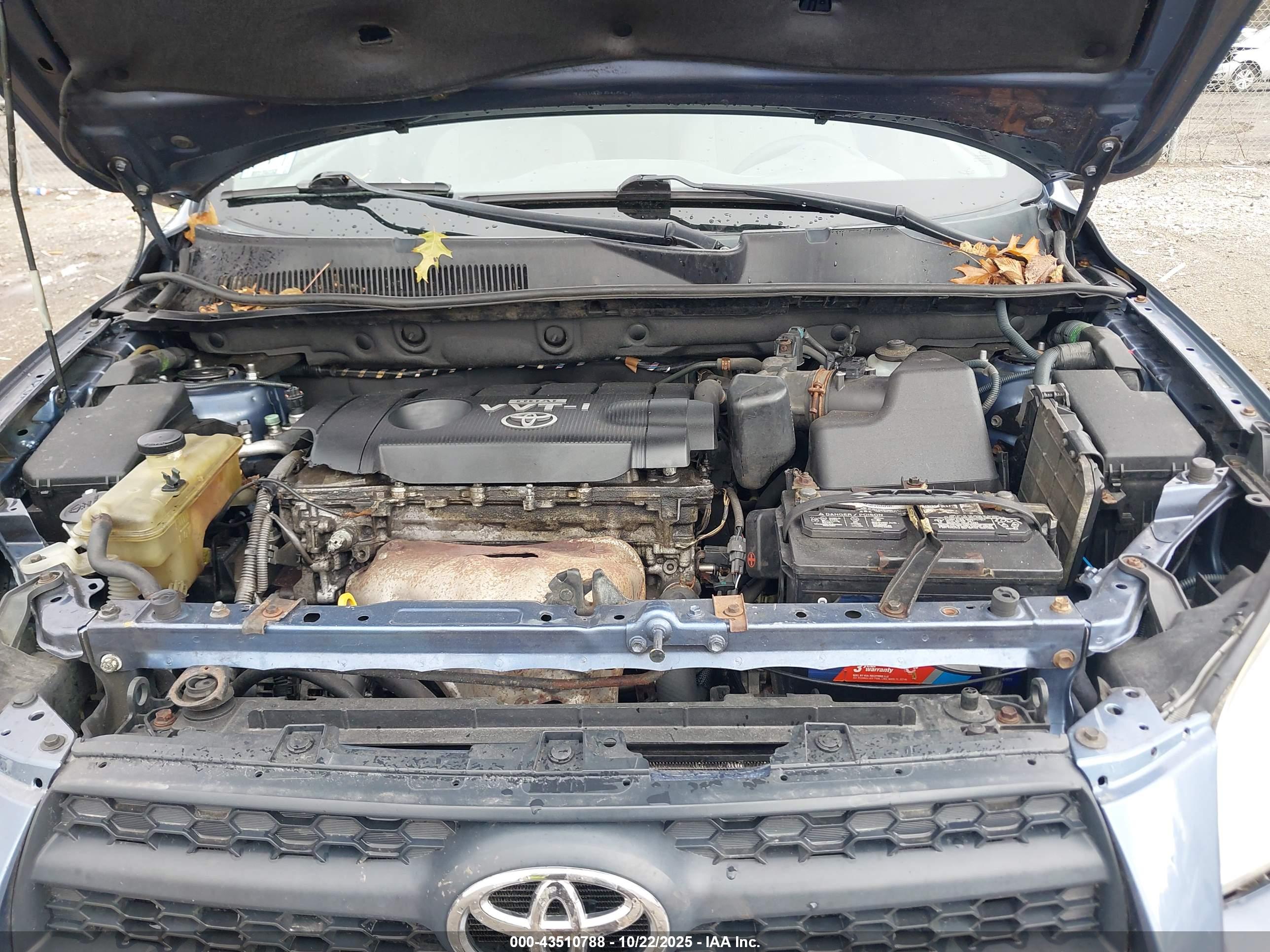 TOYOTA RAV4 image 10