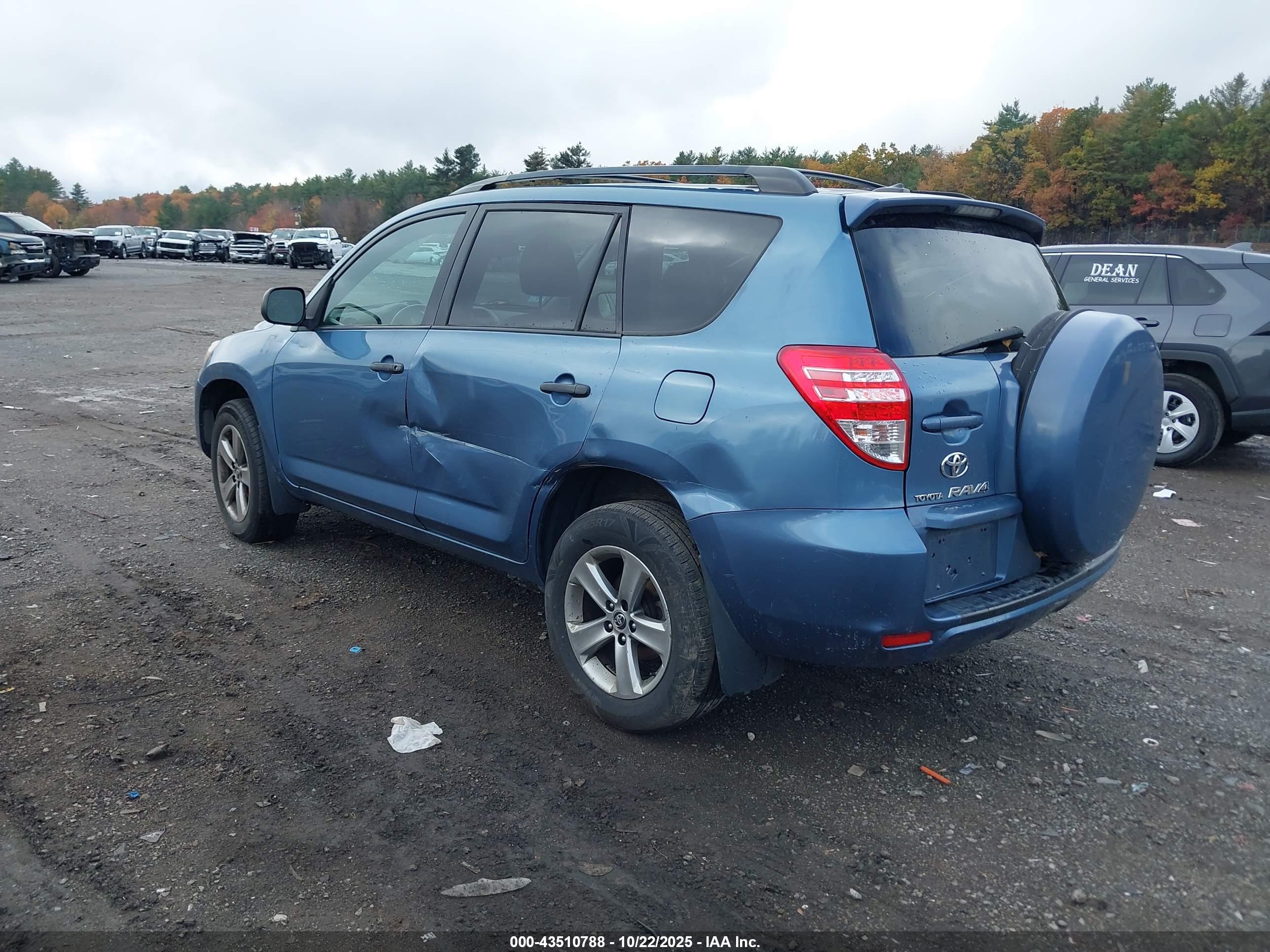 TOYOTA RAV4 image 3