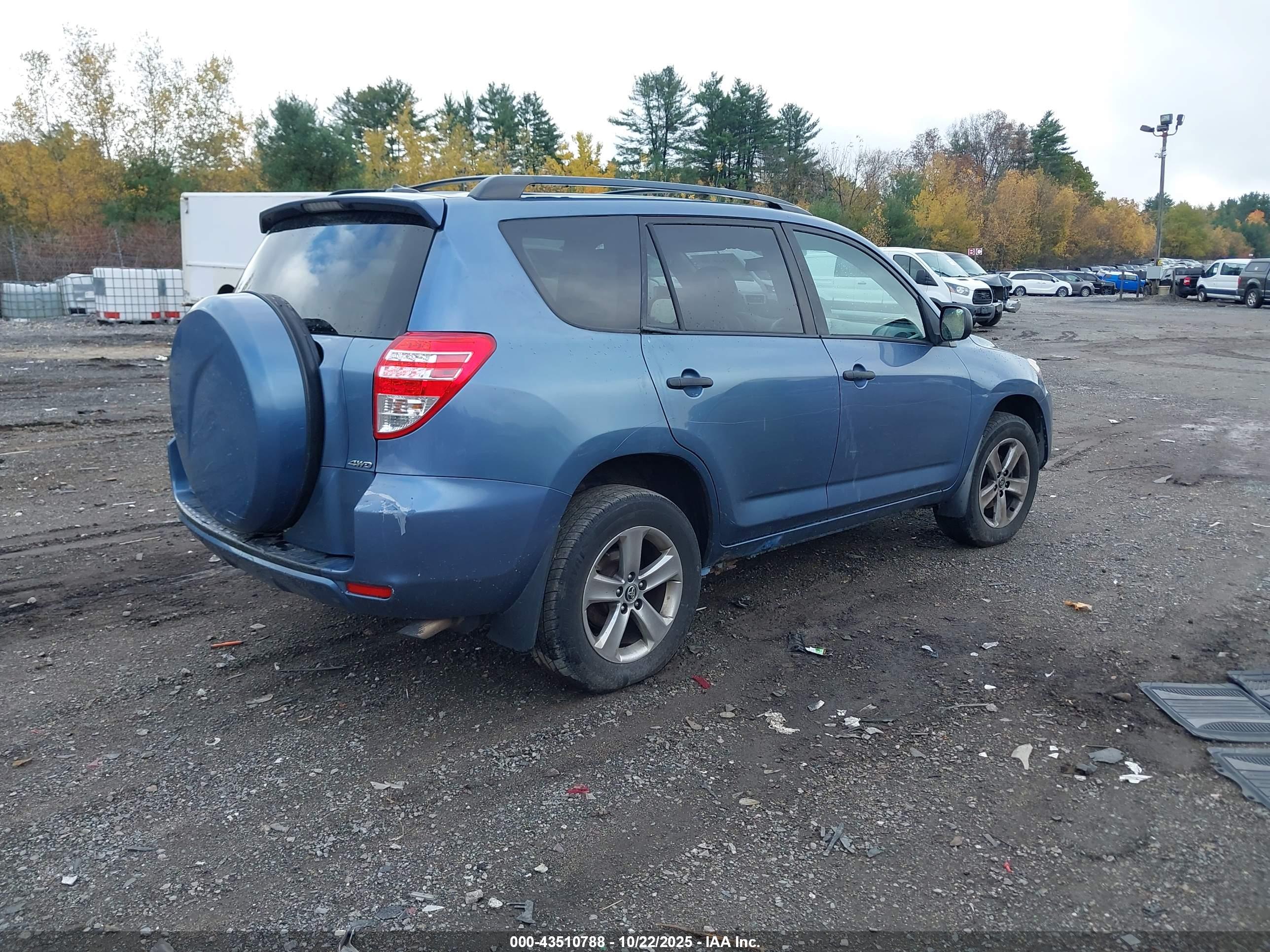 TOYOTA RAV4 image 4