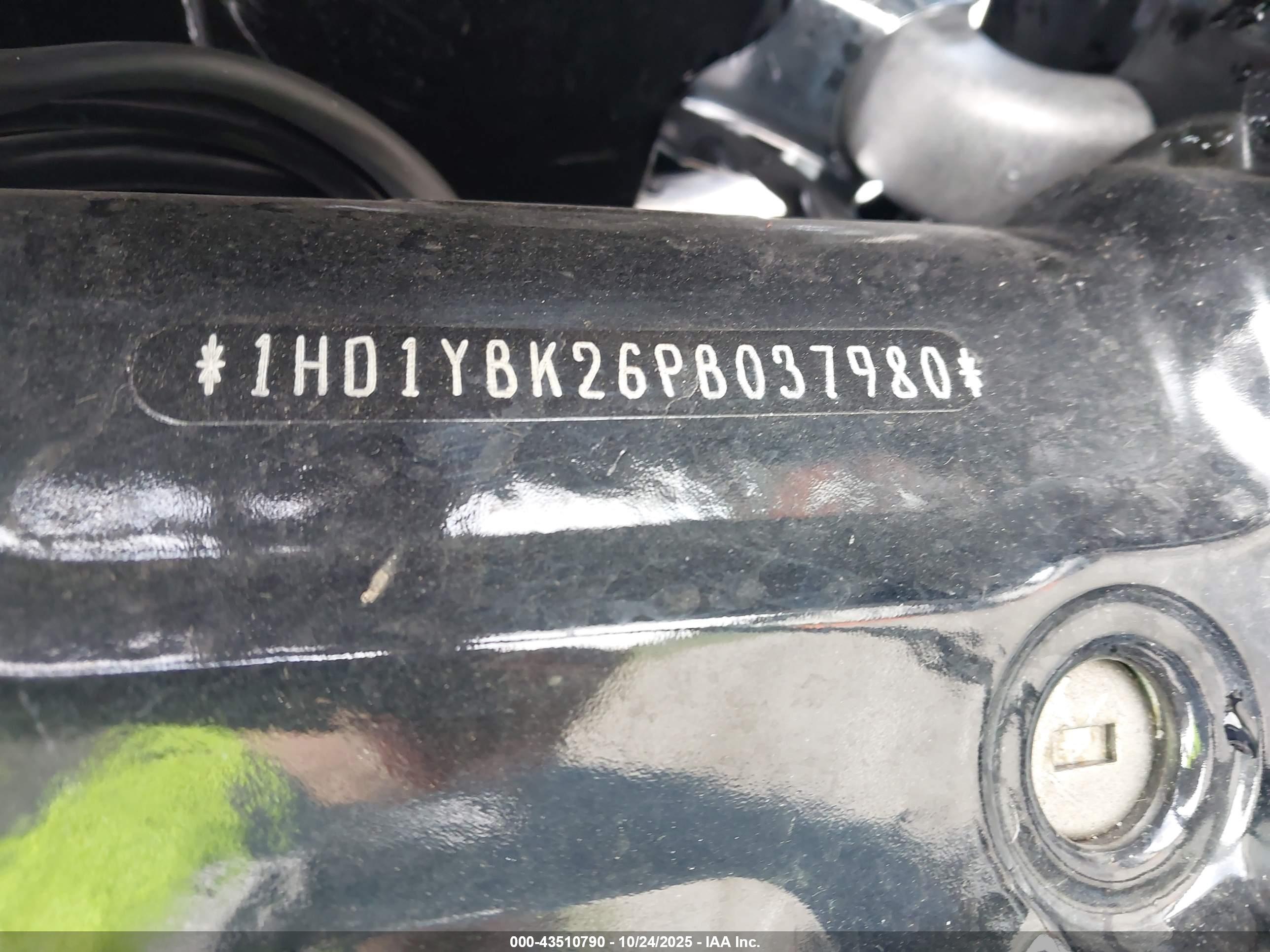 HARLEY-DAVIDSON FLHCS image 10