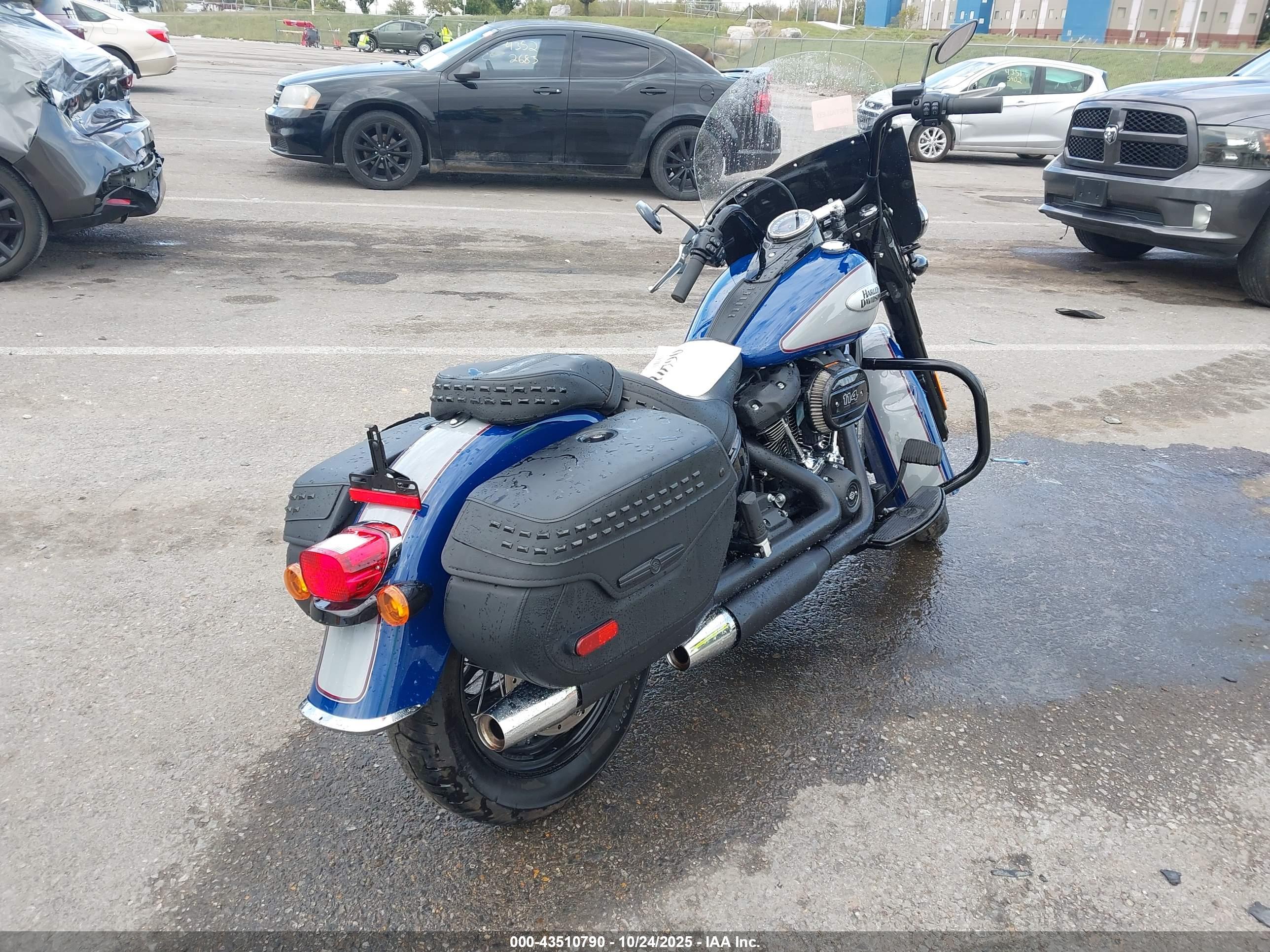HARLEY-DAVIDSON FLHCS image 4