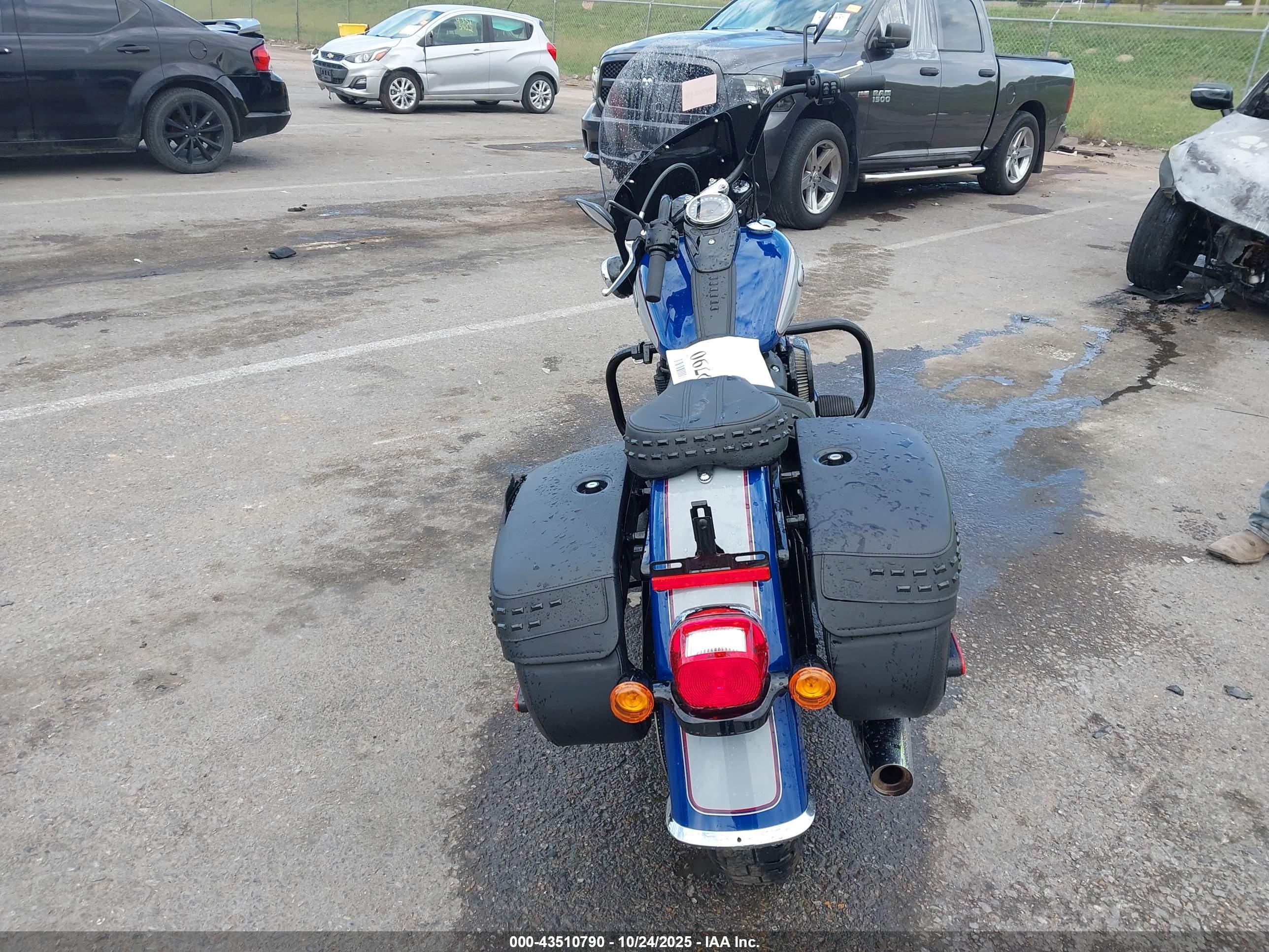 HARLEY-DAVIDSON FLHCS image 6
