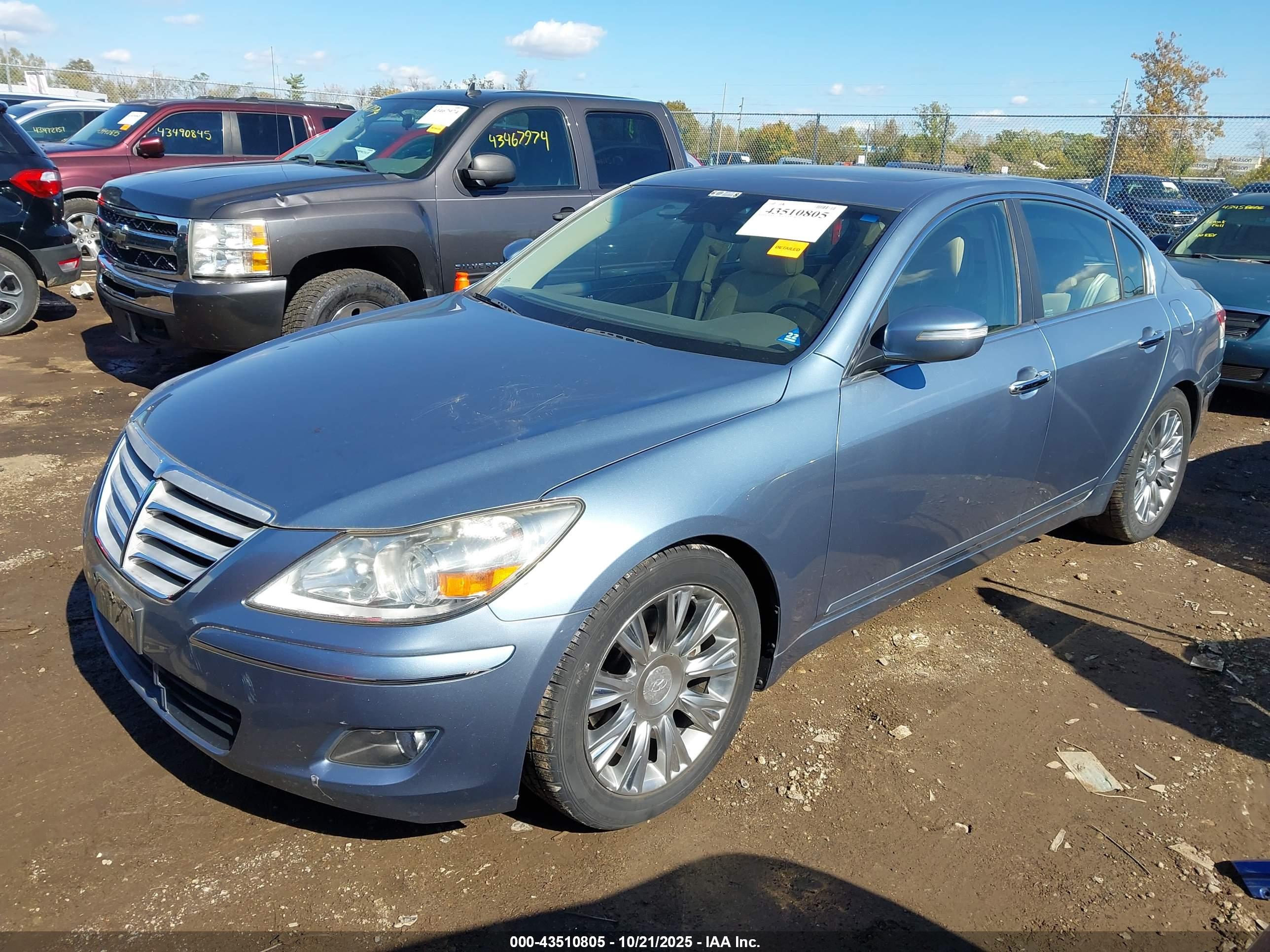 HYUNDAI GENESIS image 2