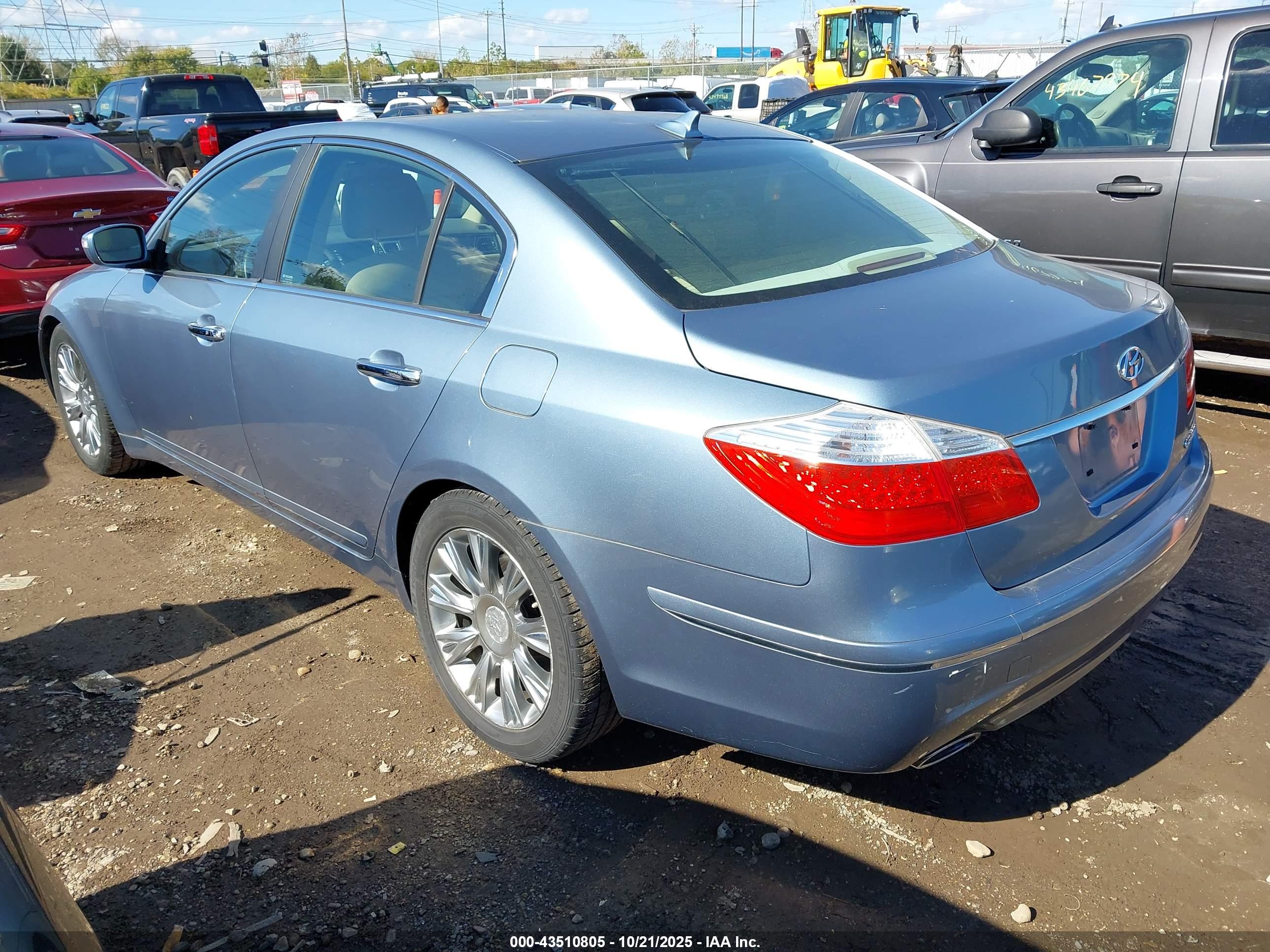 HYUNDAI GENESIS image 3