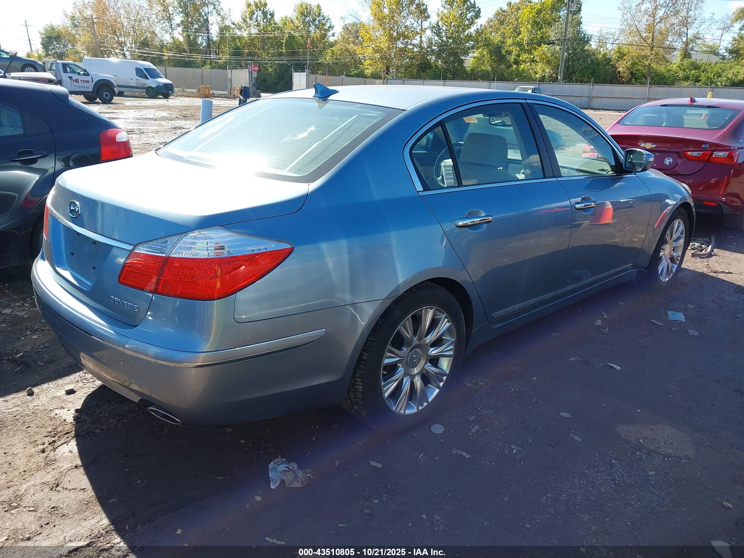 HYUNDAI GENESIS image 4