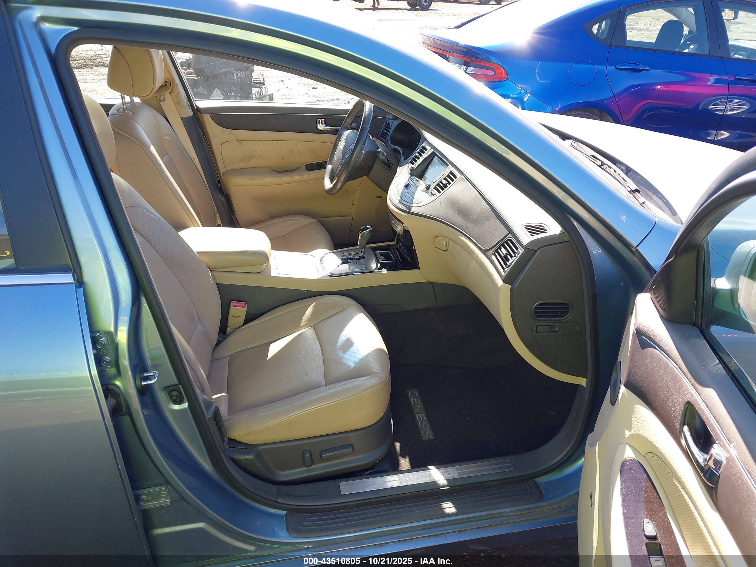 HYUNDAI GENESIS image 5
