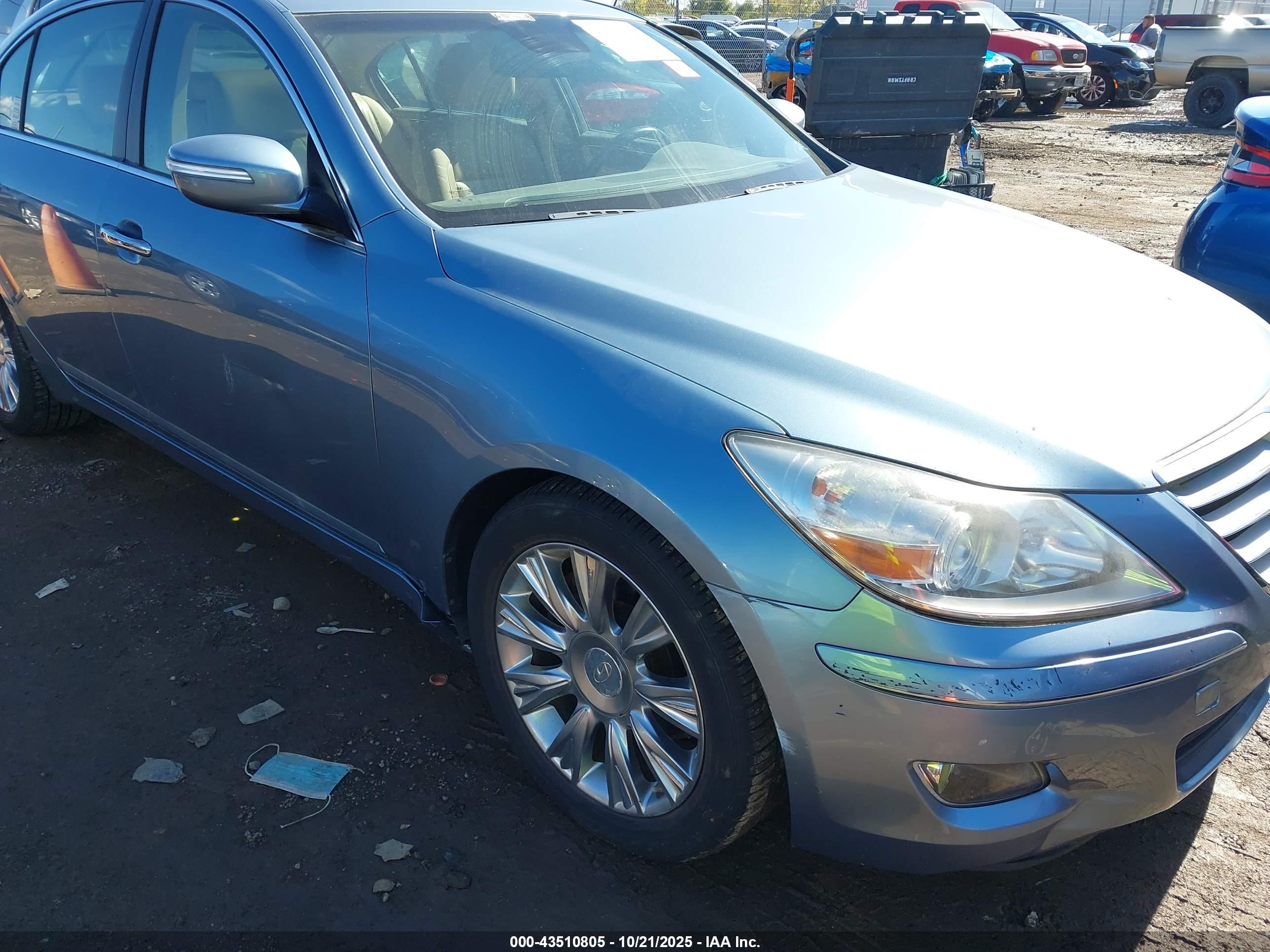 HYUNDAI GENESIS image 6