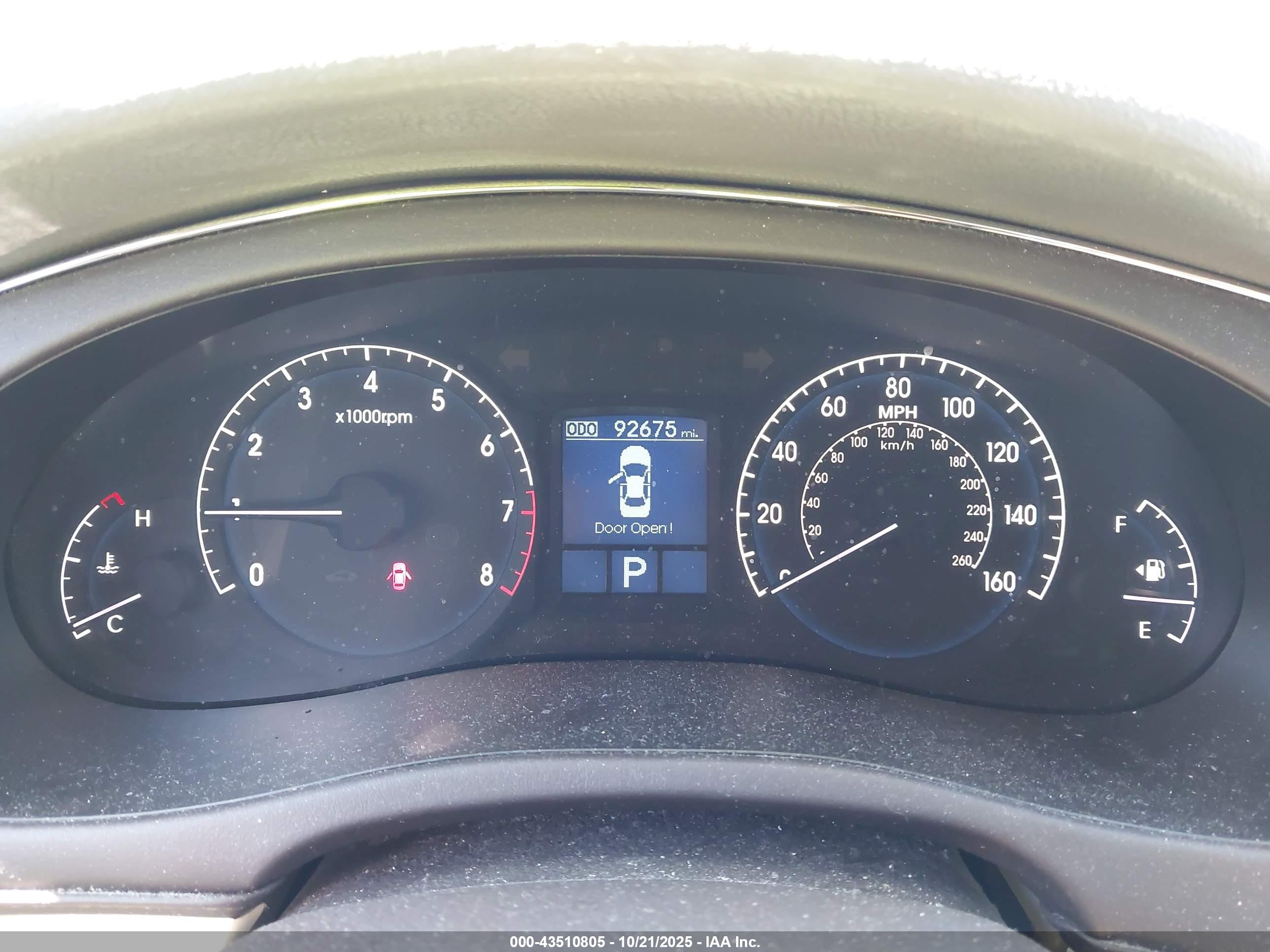 HYUNDAI GENESIS image 7