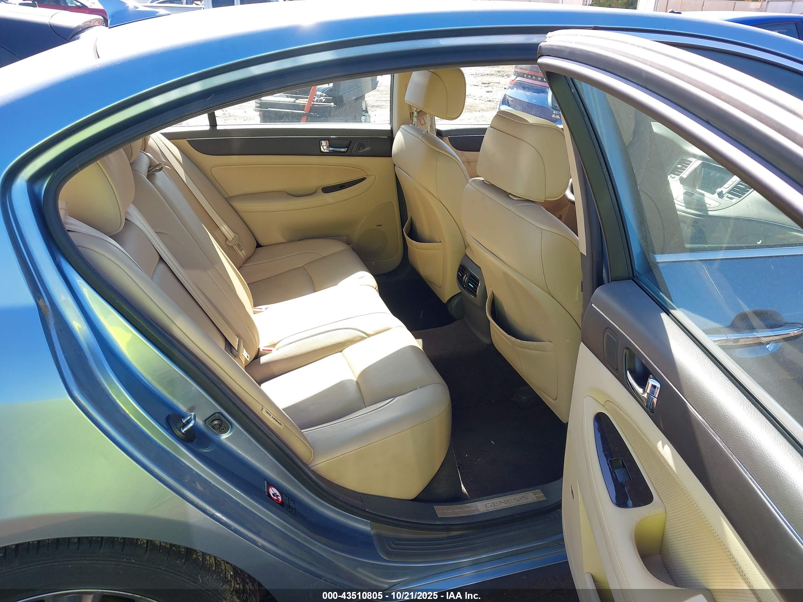 HYUNDAI GENESIS image 8