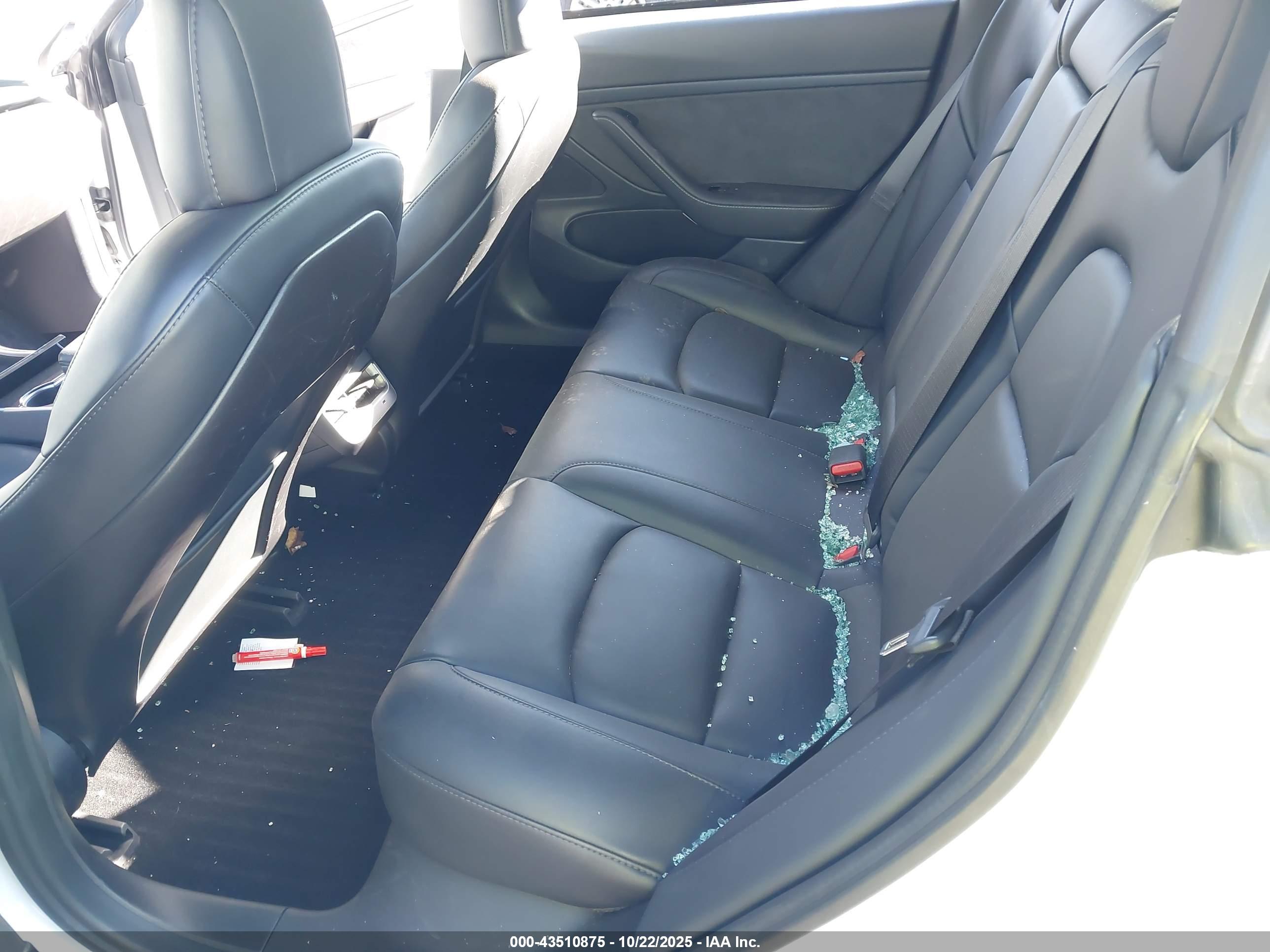 TESLA MODEL image 8