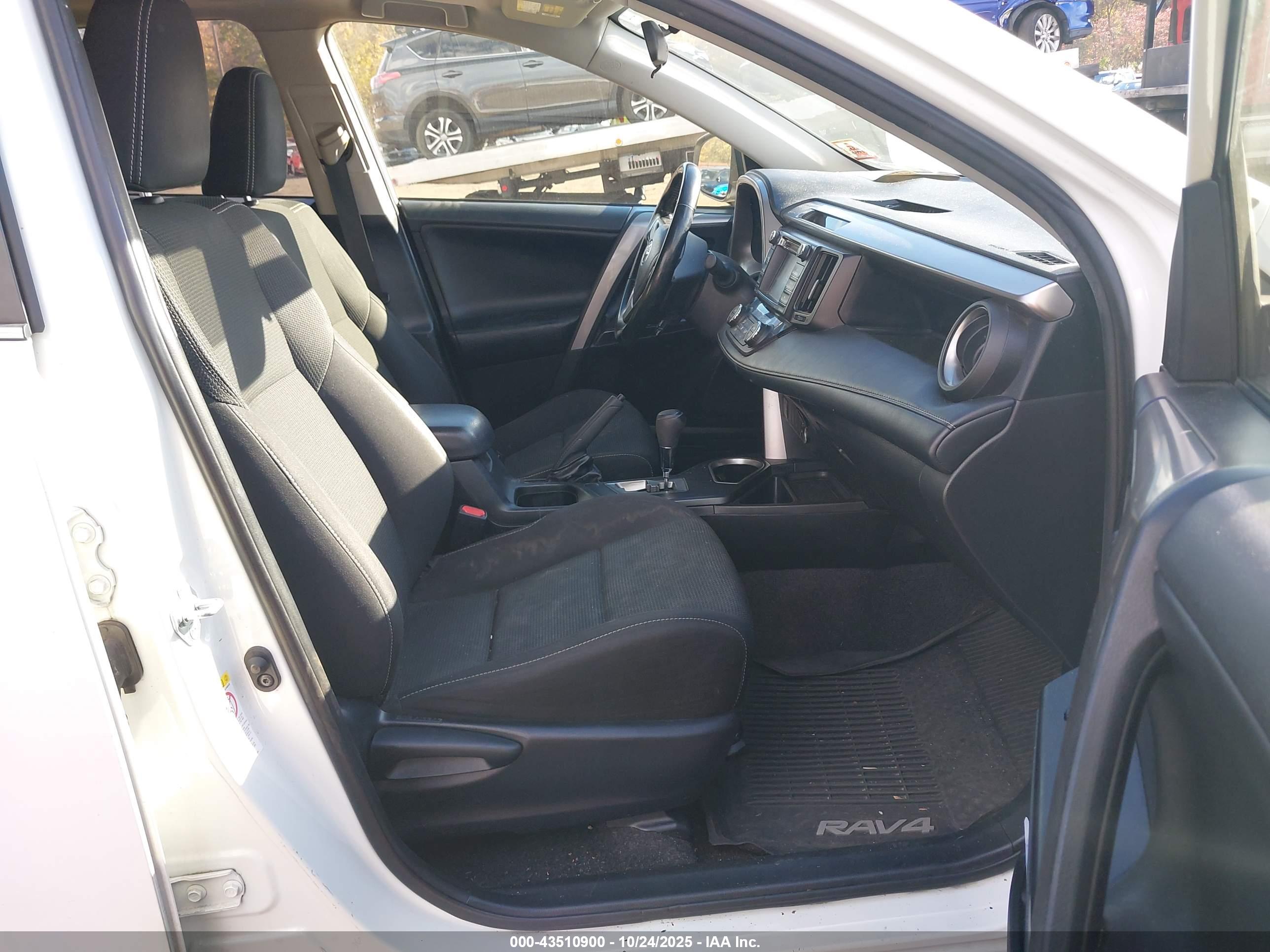 TOYOTA RAV4 image 5