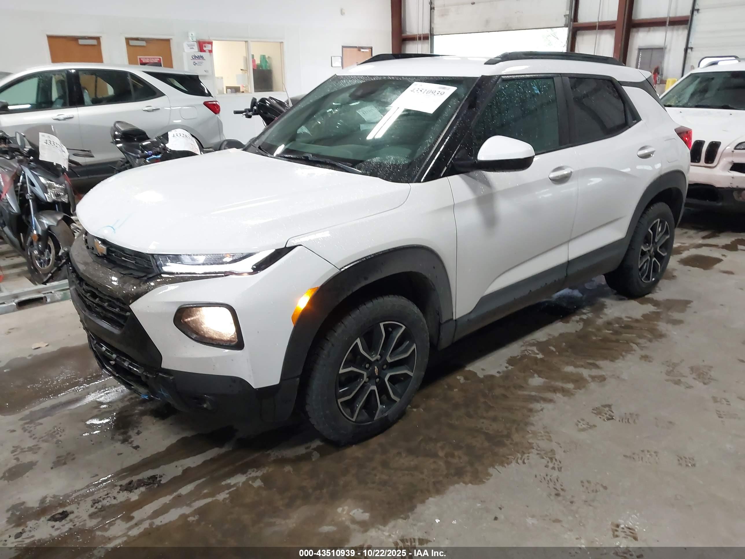 CHEVROLET TRAILBLAZER image 2