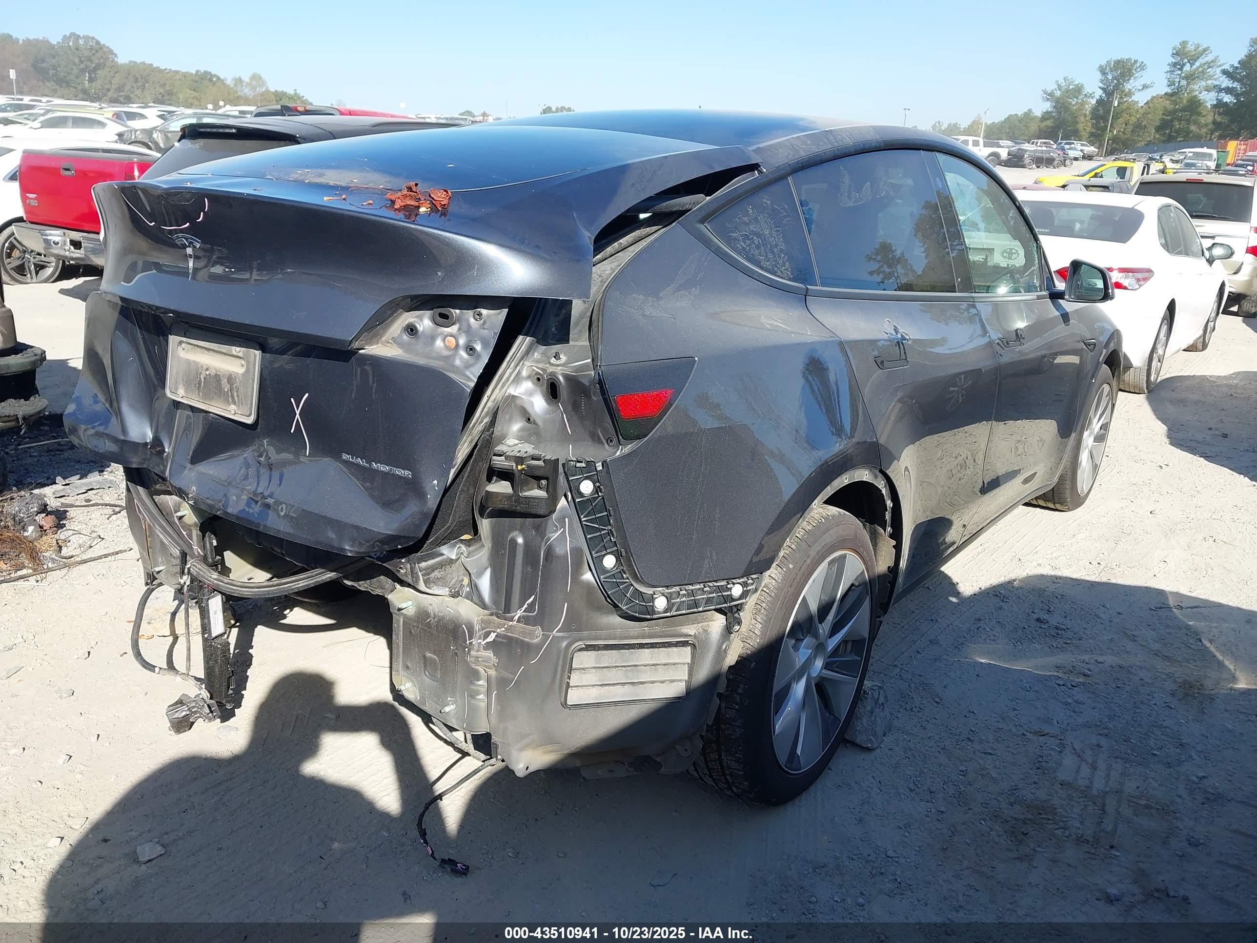 TESLA MODEL image 4