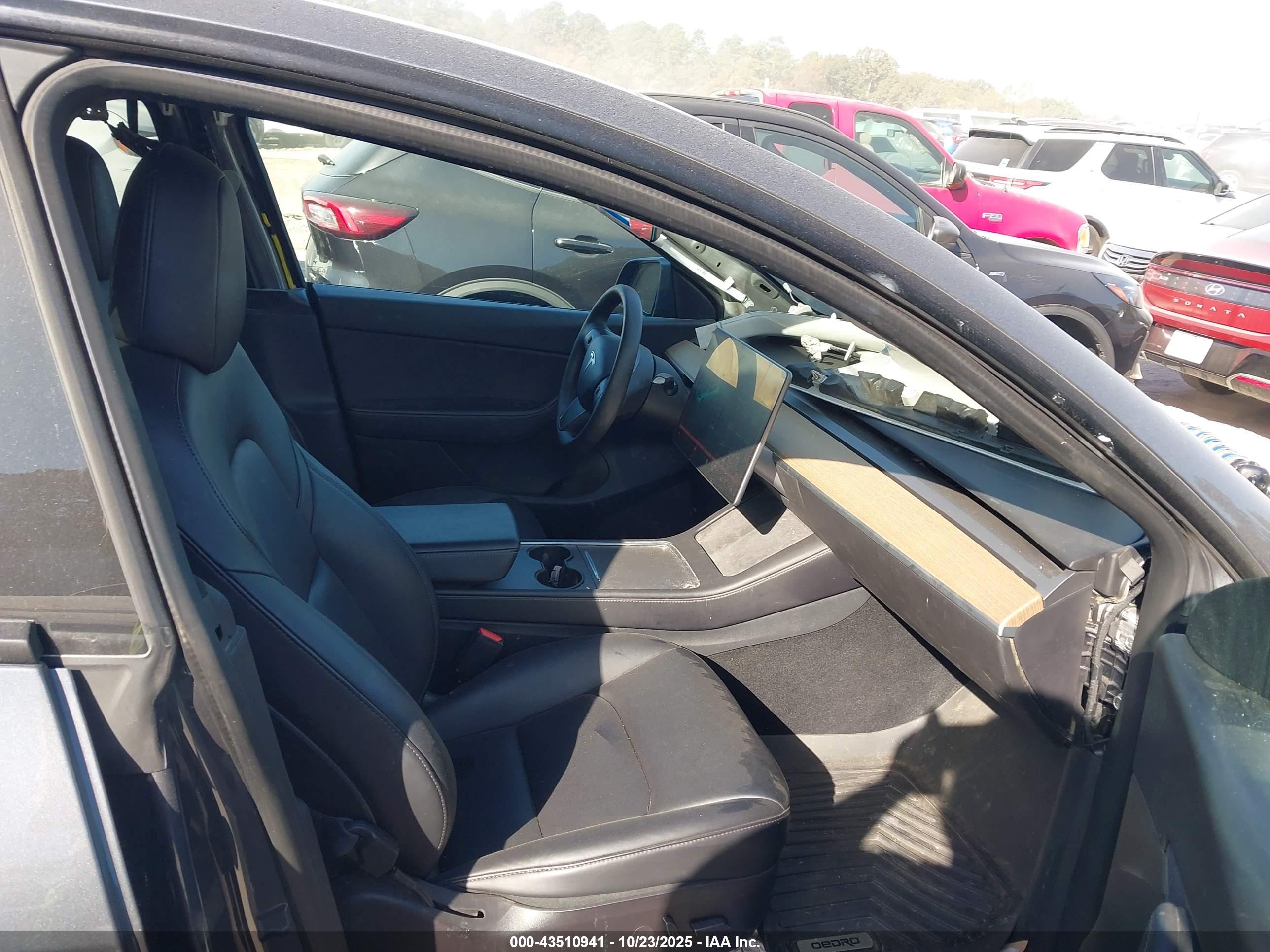 TESLA MODEL image 5