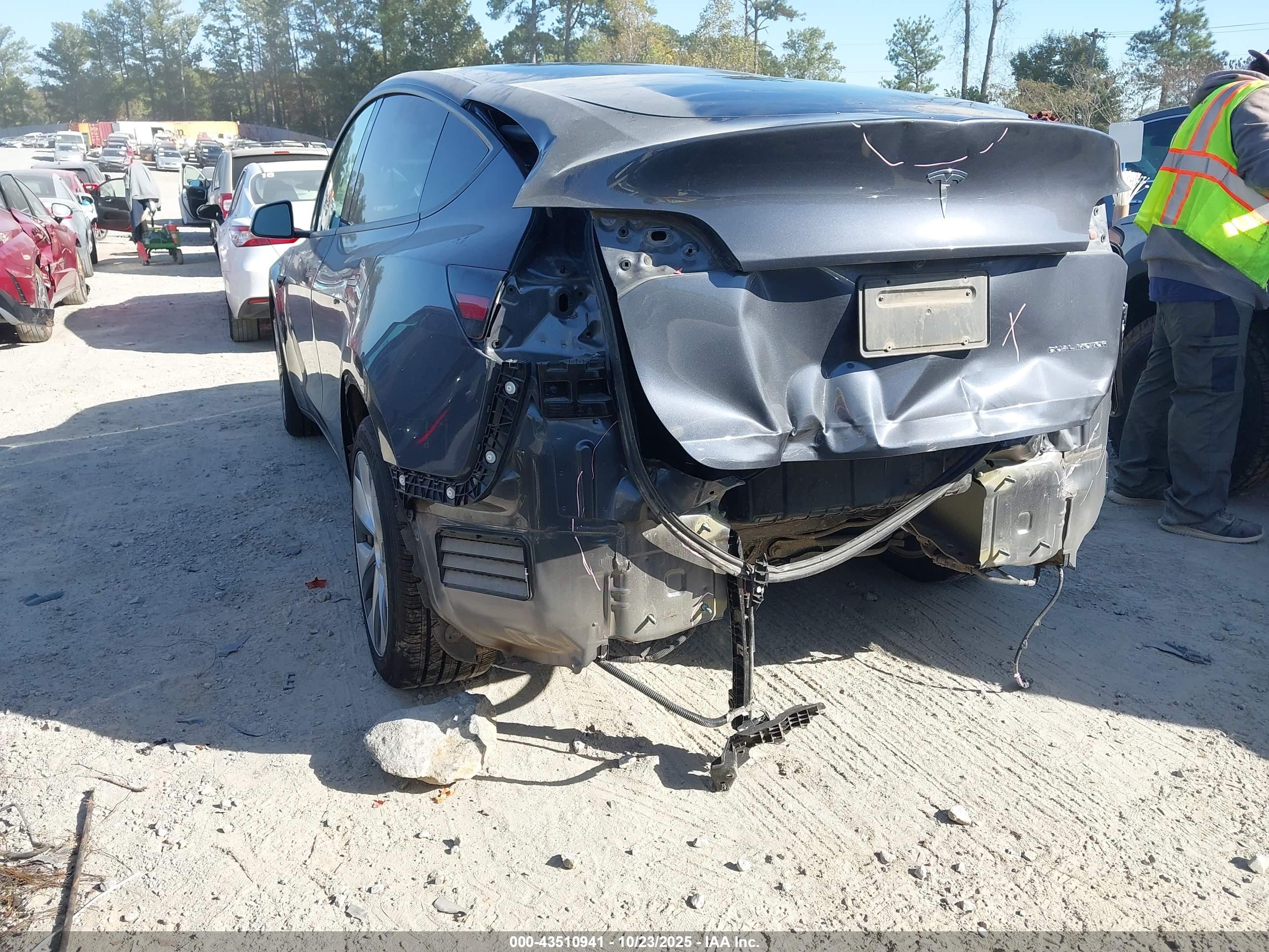 TESLA MODEL image 6