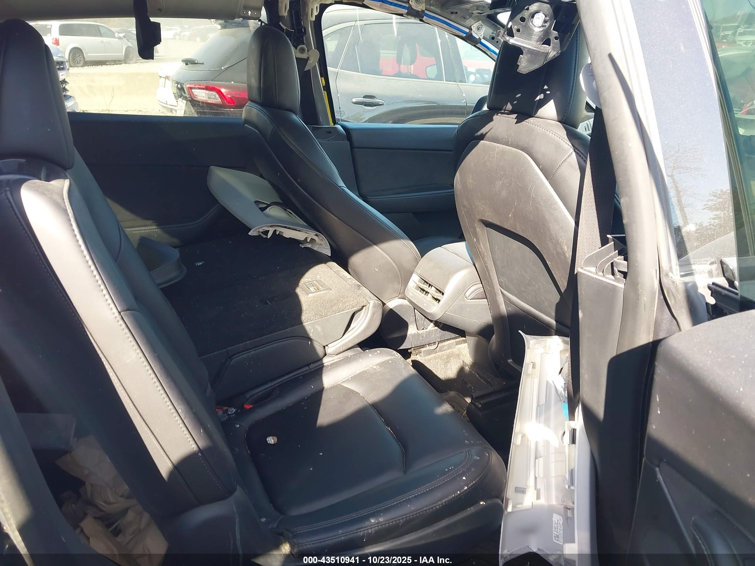 TESLA MODEL image 8