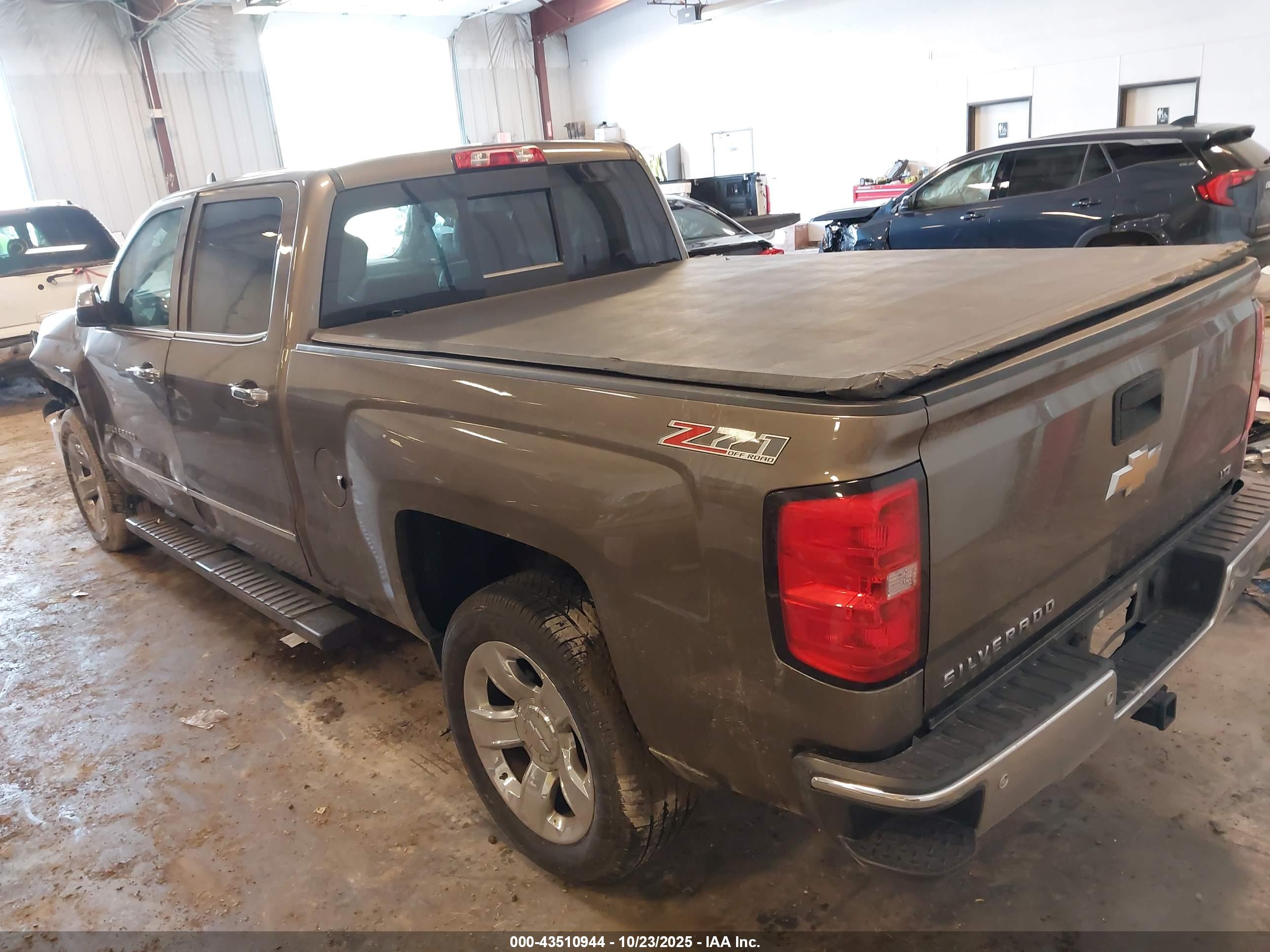 CHEVROLET SILVERADO image 3