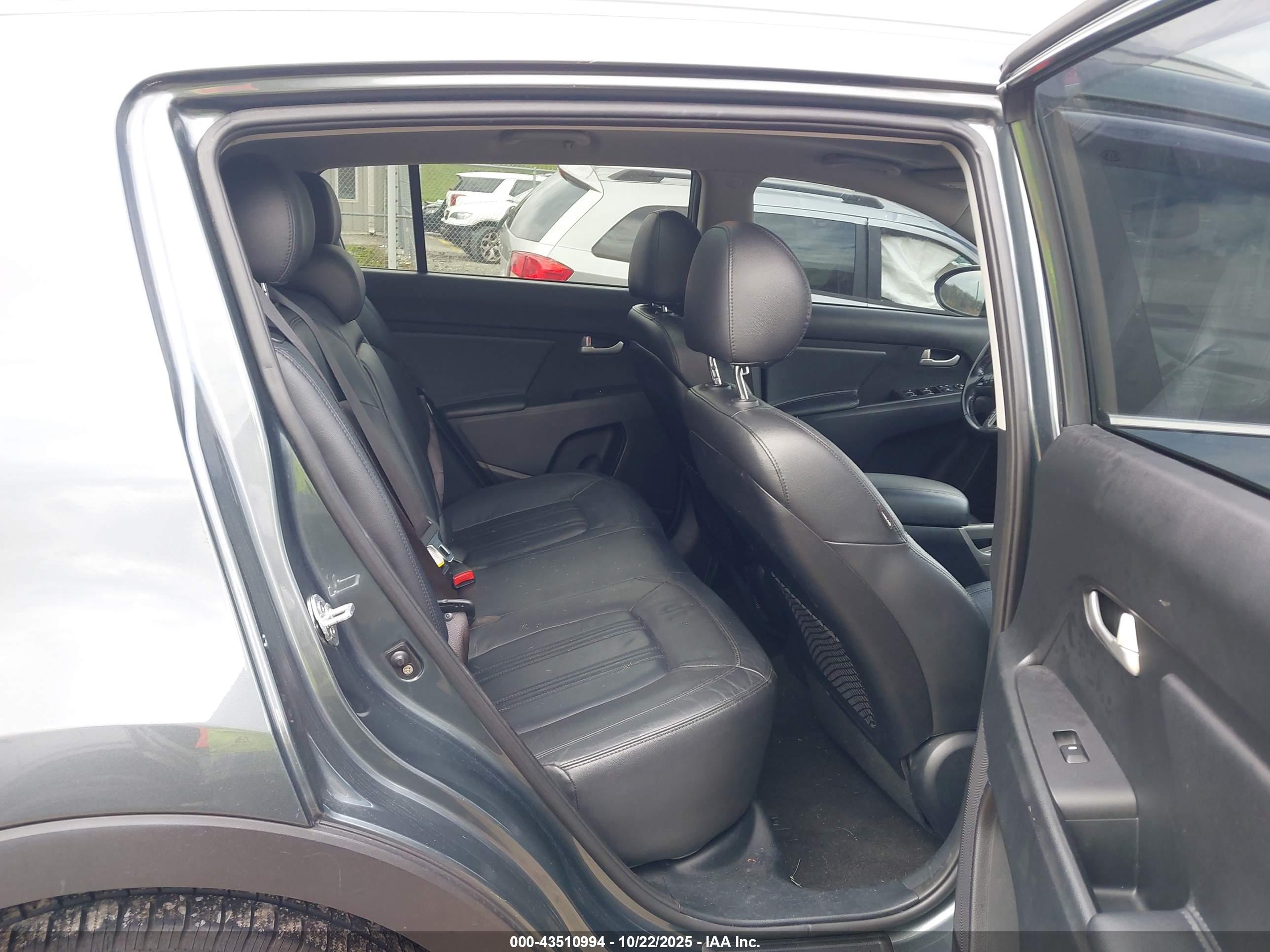 KIA SPORTAGE image 8