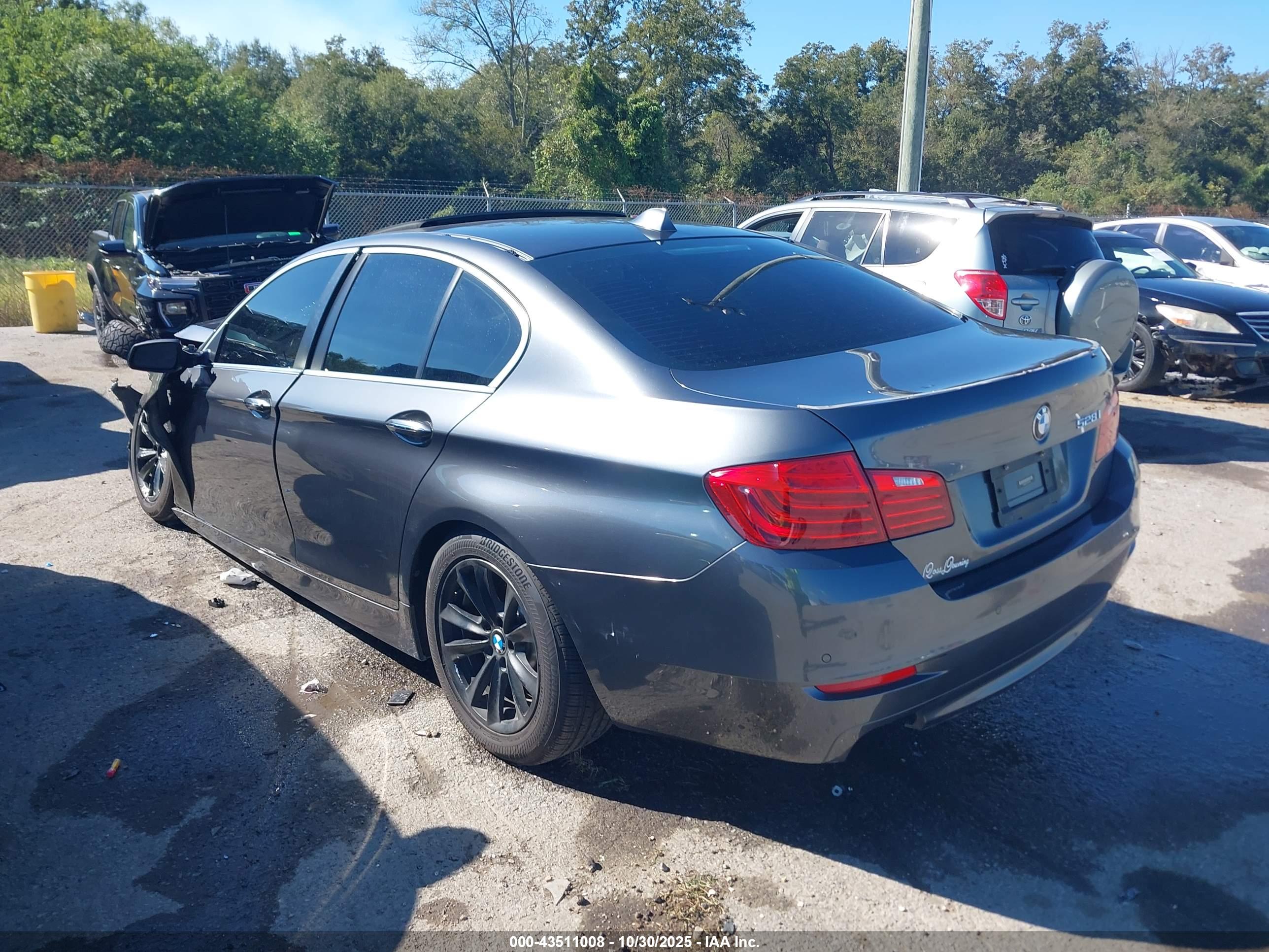 BMW 528I image 3