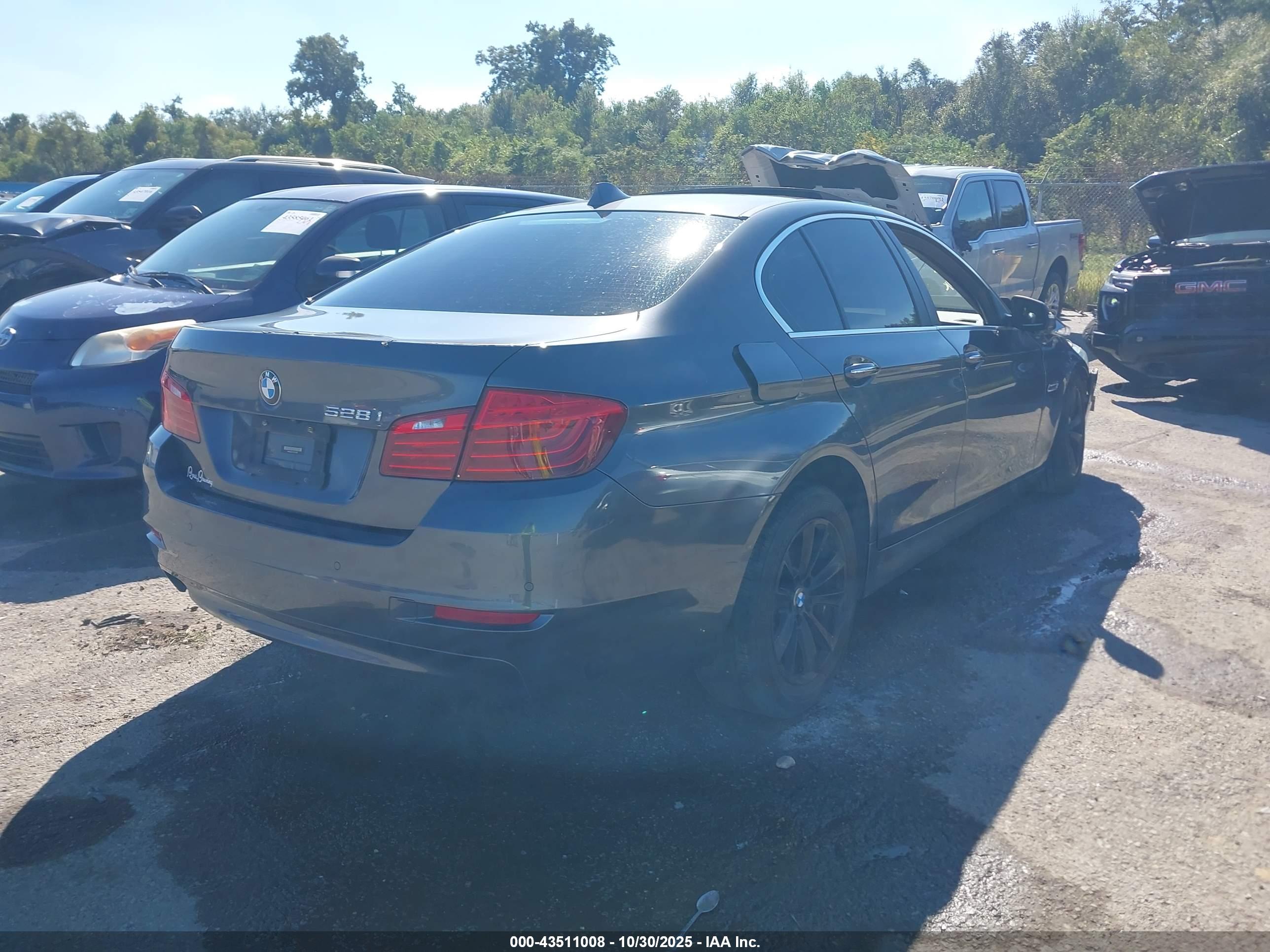 BMW 528I image 4