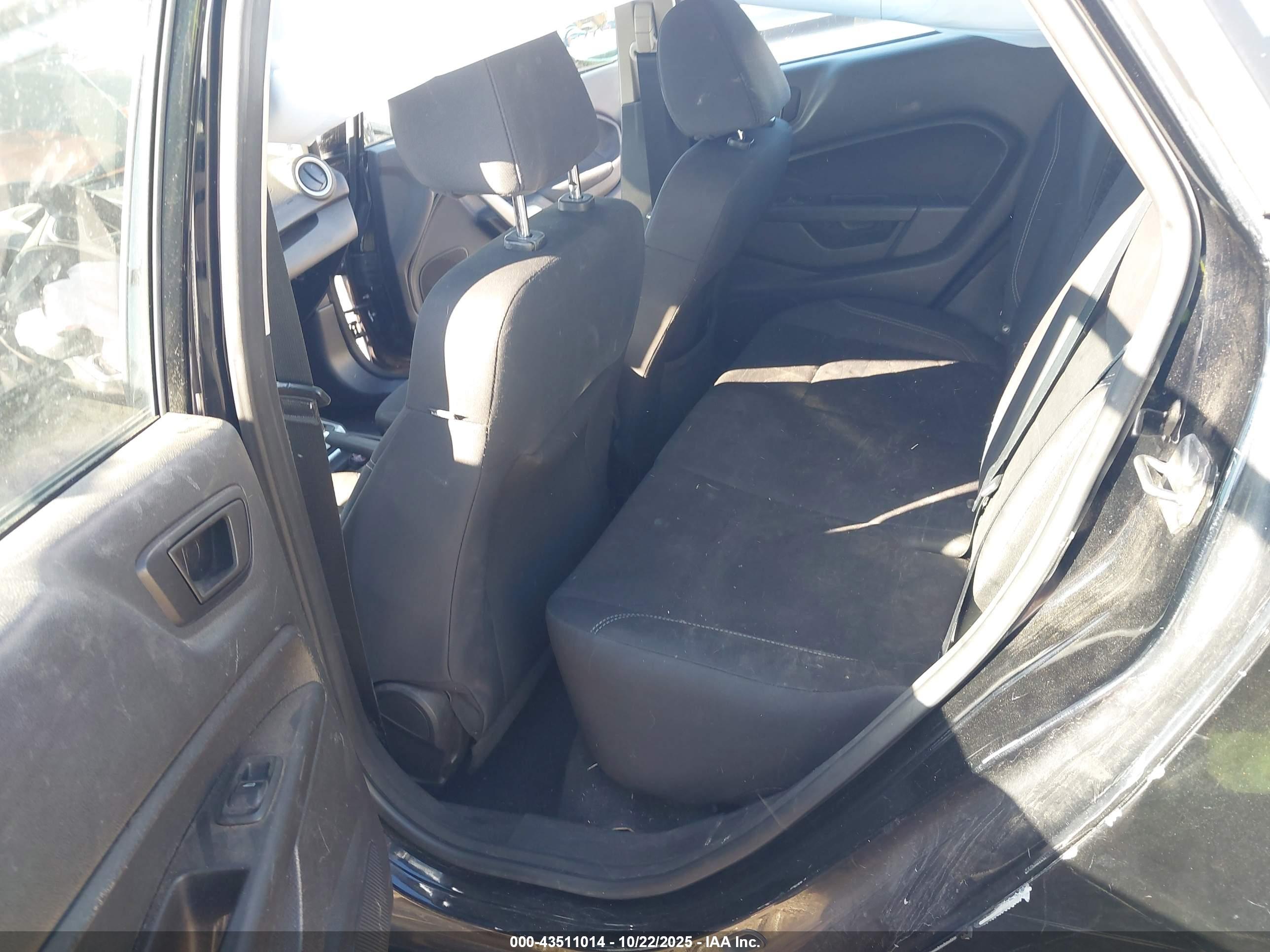 FORD FIESTA image 8