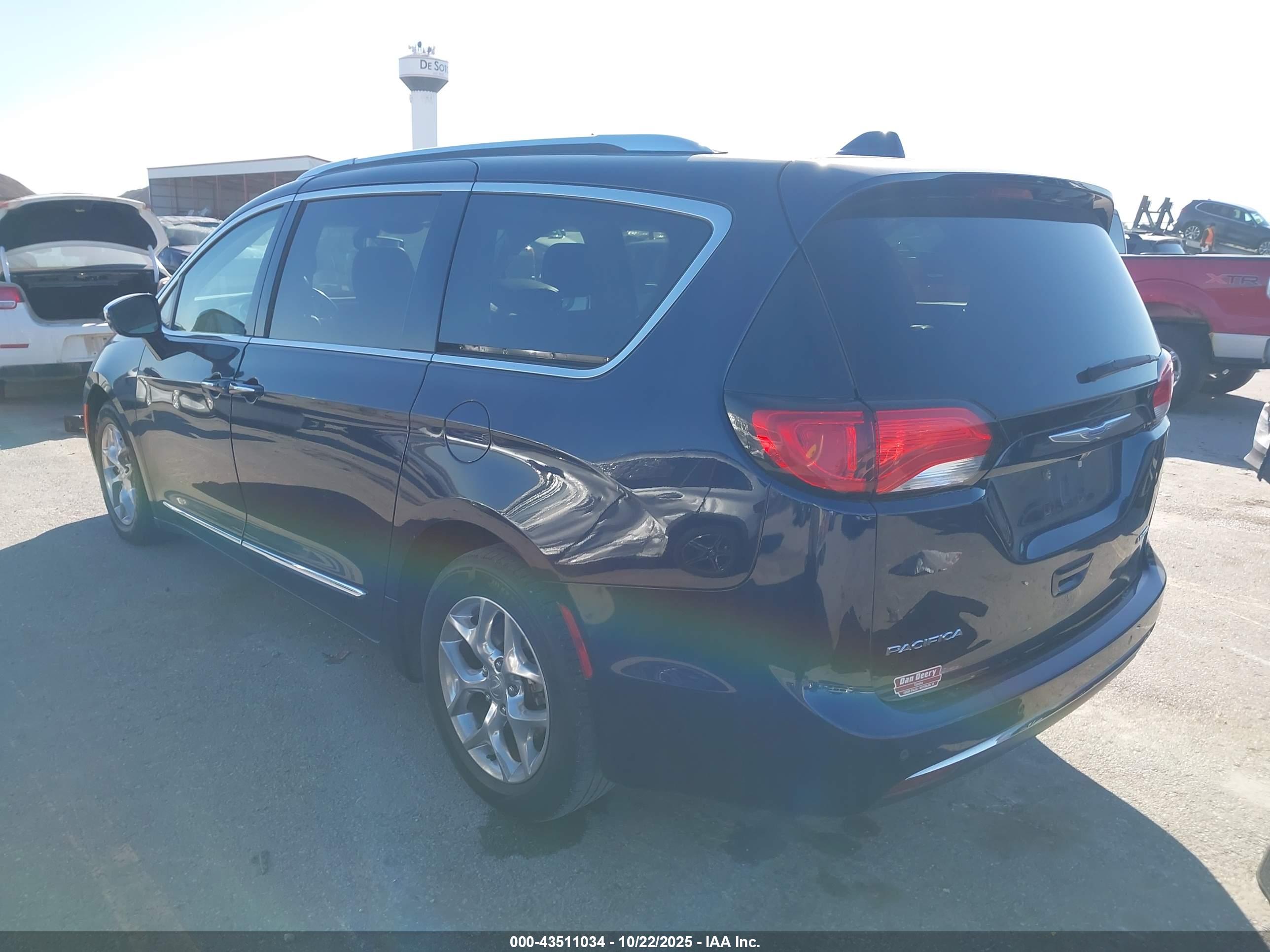CHRYSLER PACIFICA image 3