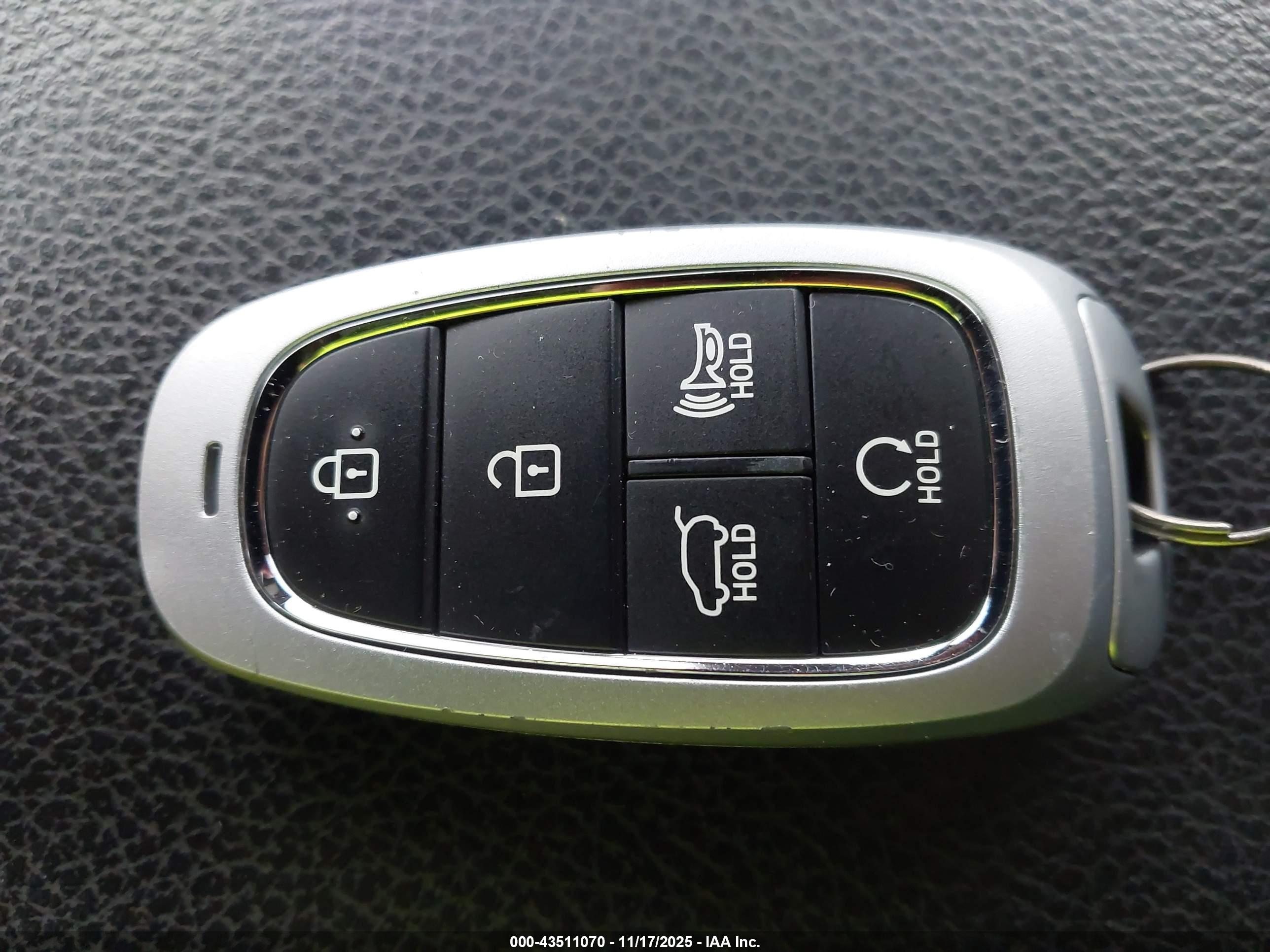 HYUNDAI TUCSON image 11