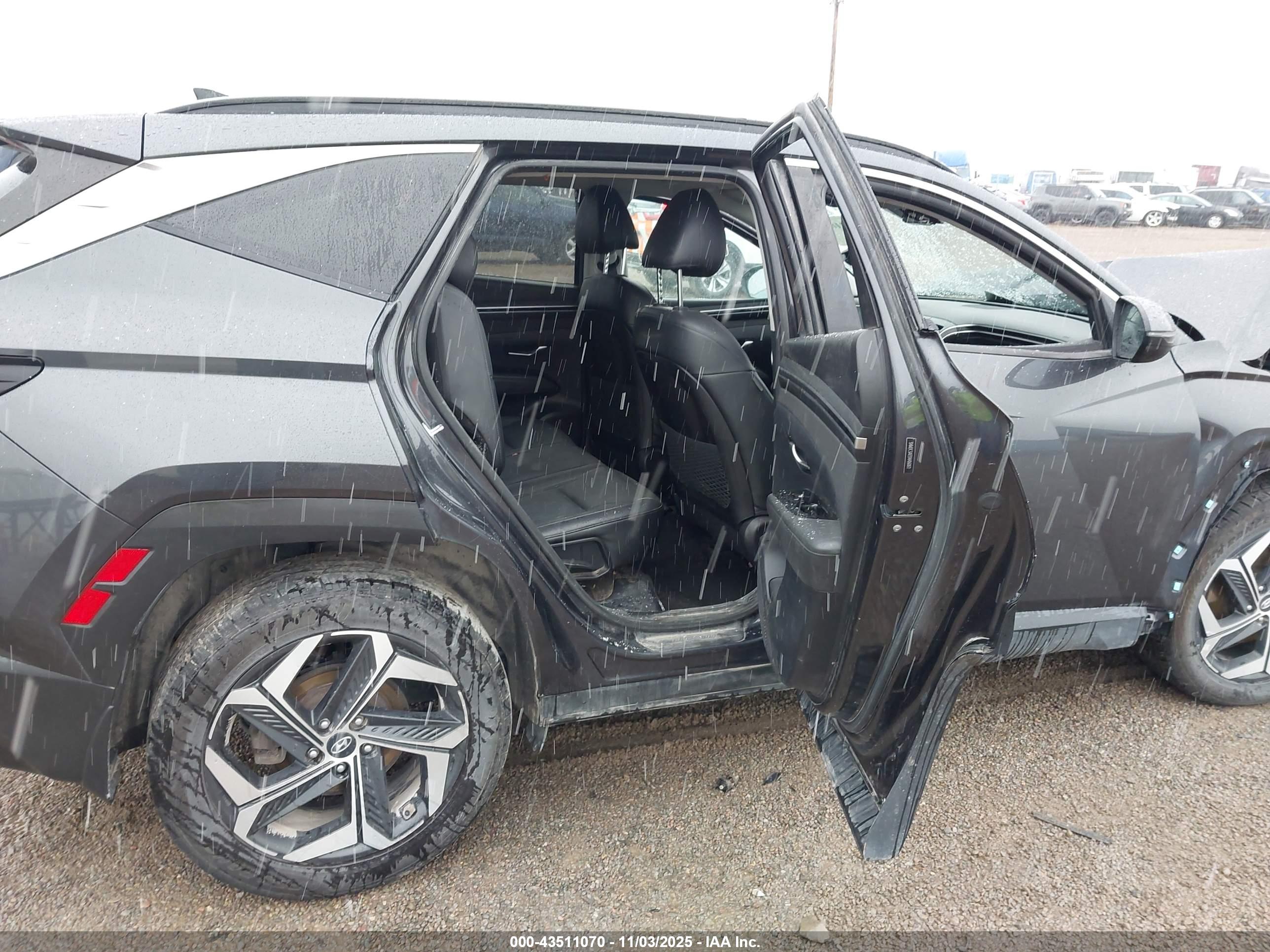HYUNDAI TUCSON image 8