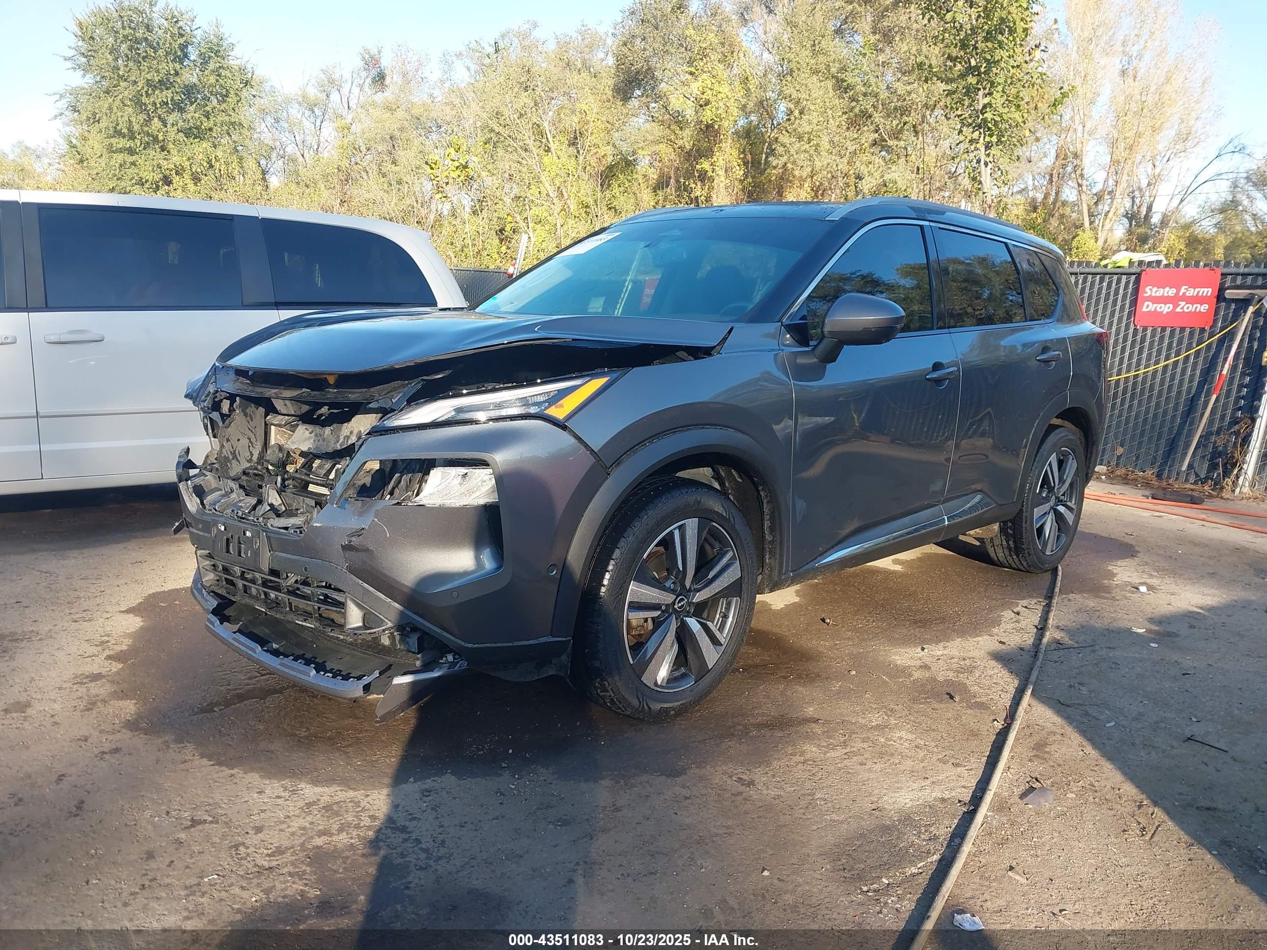 NISSAN ROGUE image 2