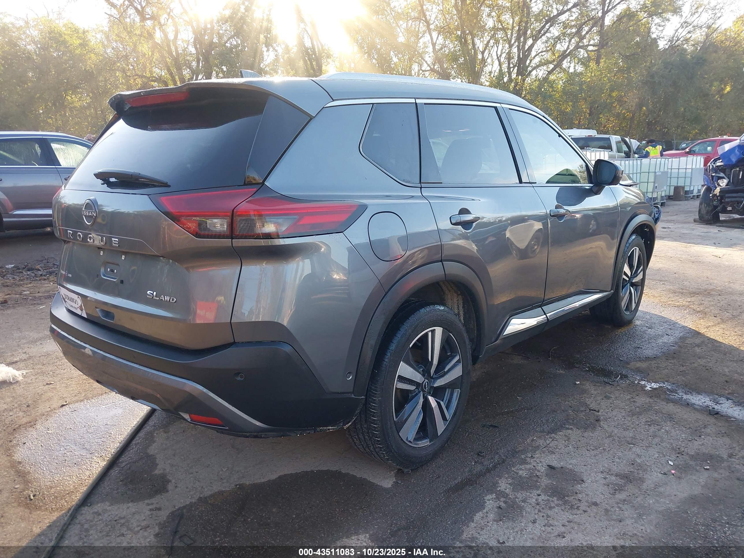 NISSAN ROGUE image 4