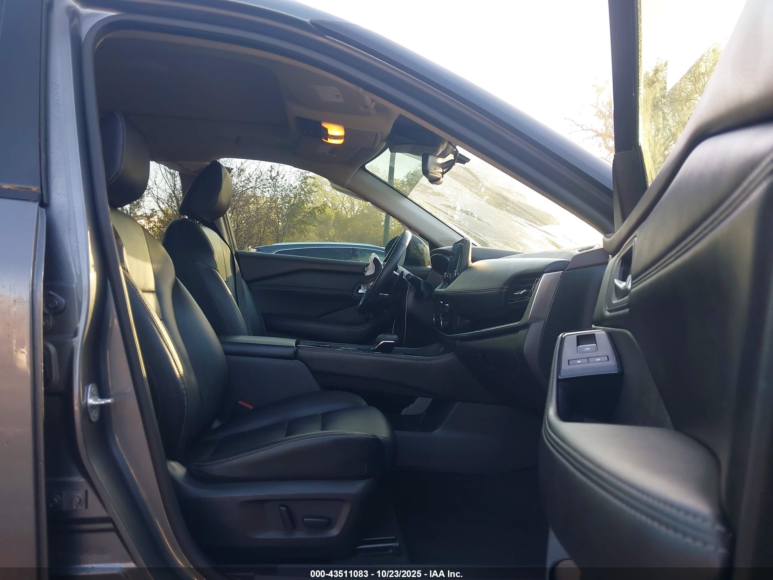 NISSAN ROGUE image 5