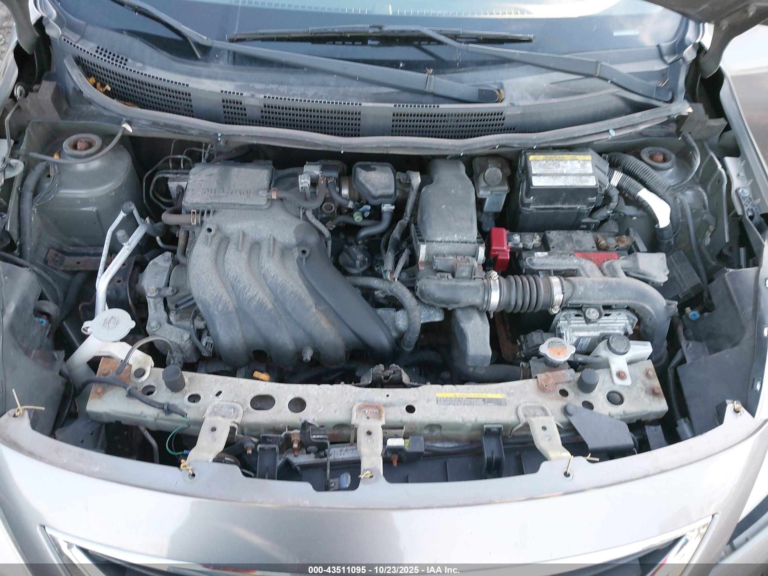 NISSAN VERSA image 10