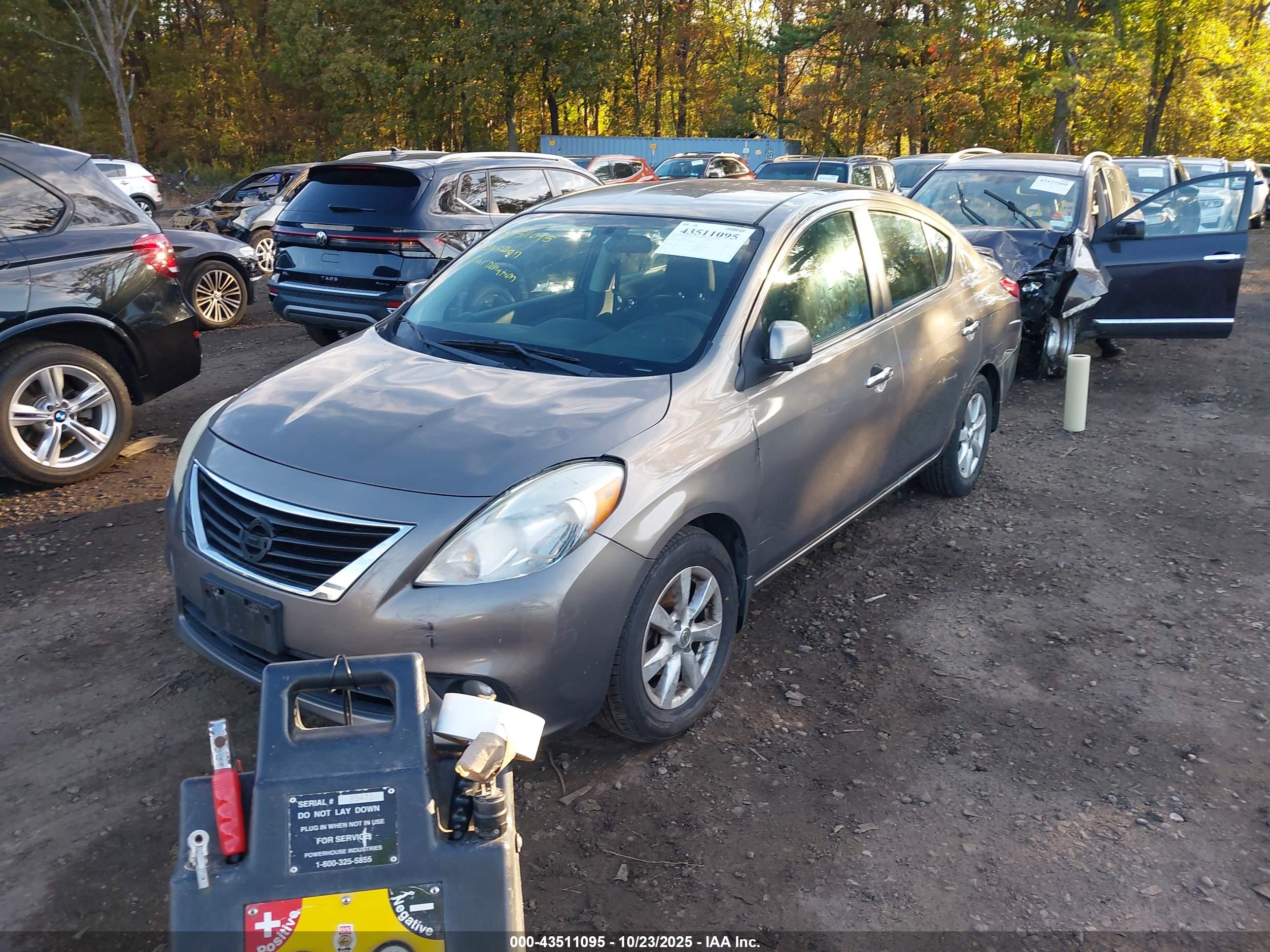NISSAN VERSA image 2