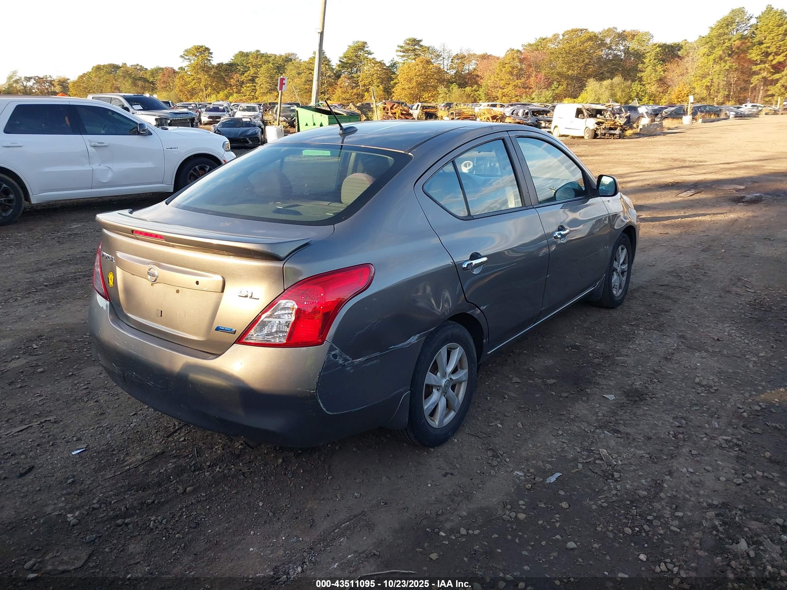 NISSAN VERSA image 4