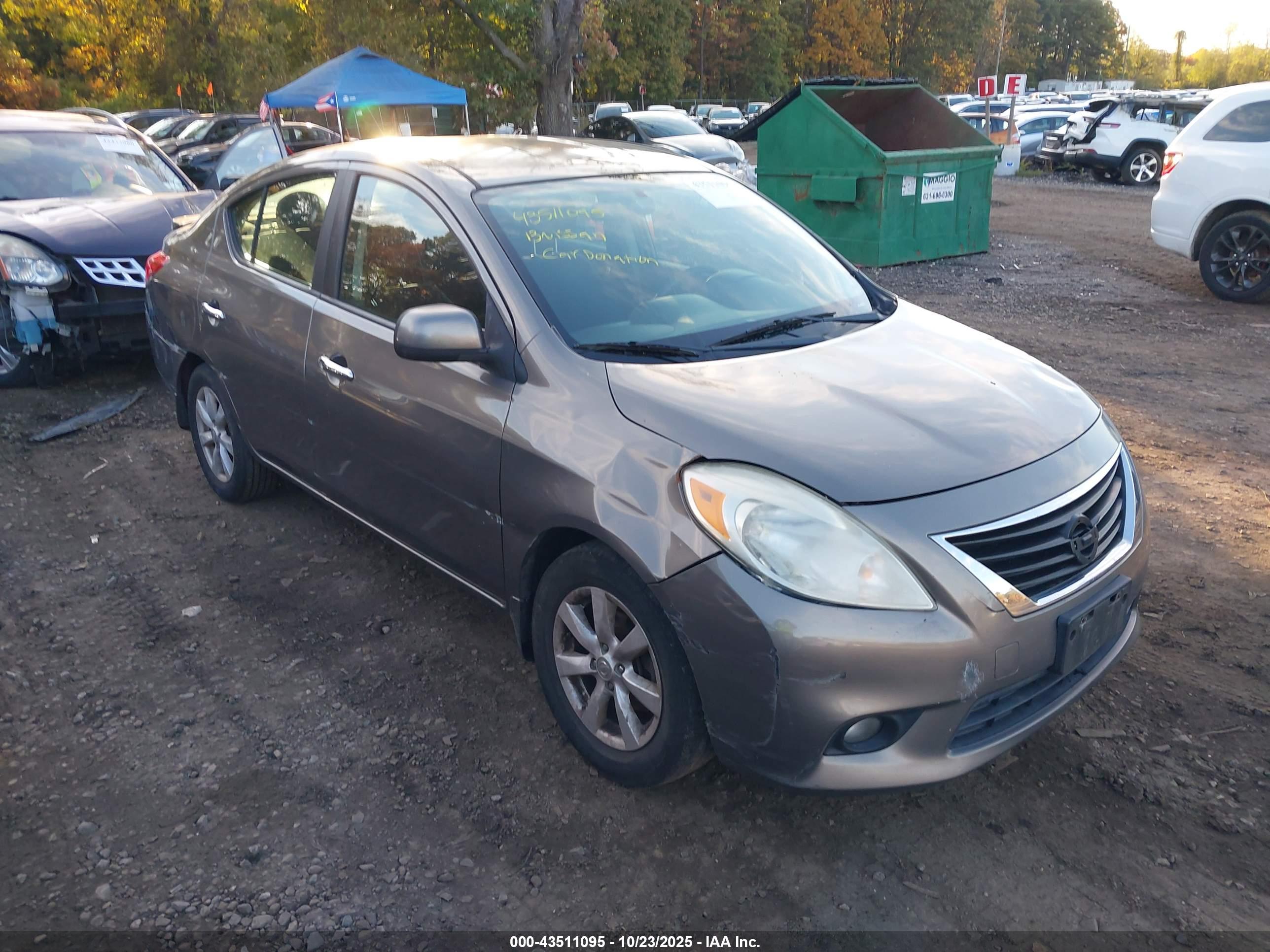 NISSAN VERSA image 6
