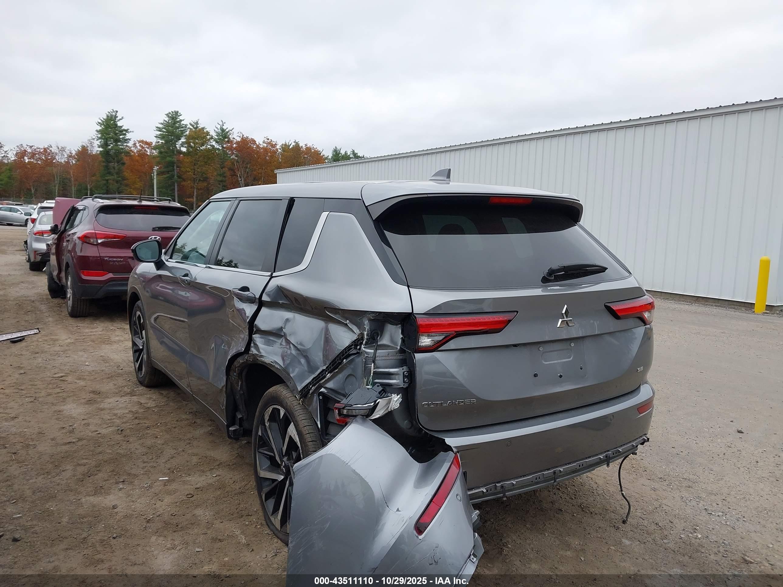 MITSUBISHI OUTLANDER image 3