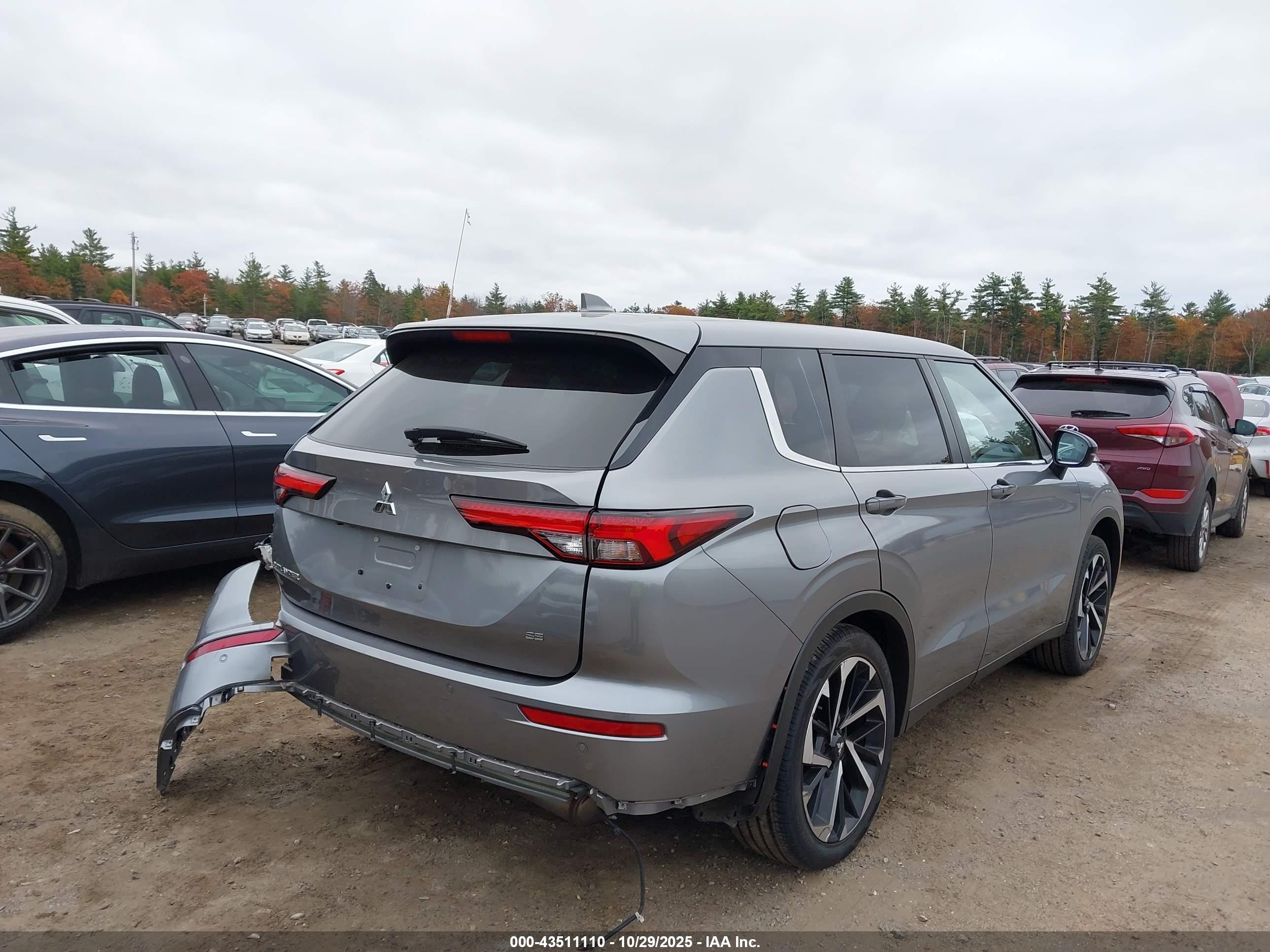 MITSUBISHI OUTLANDER image 4