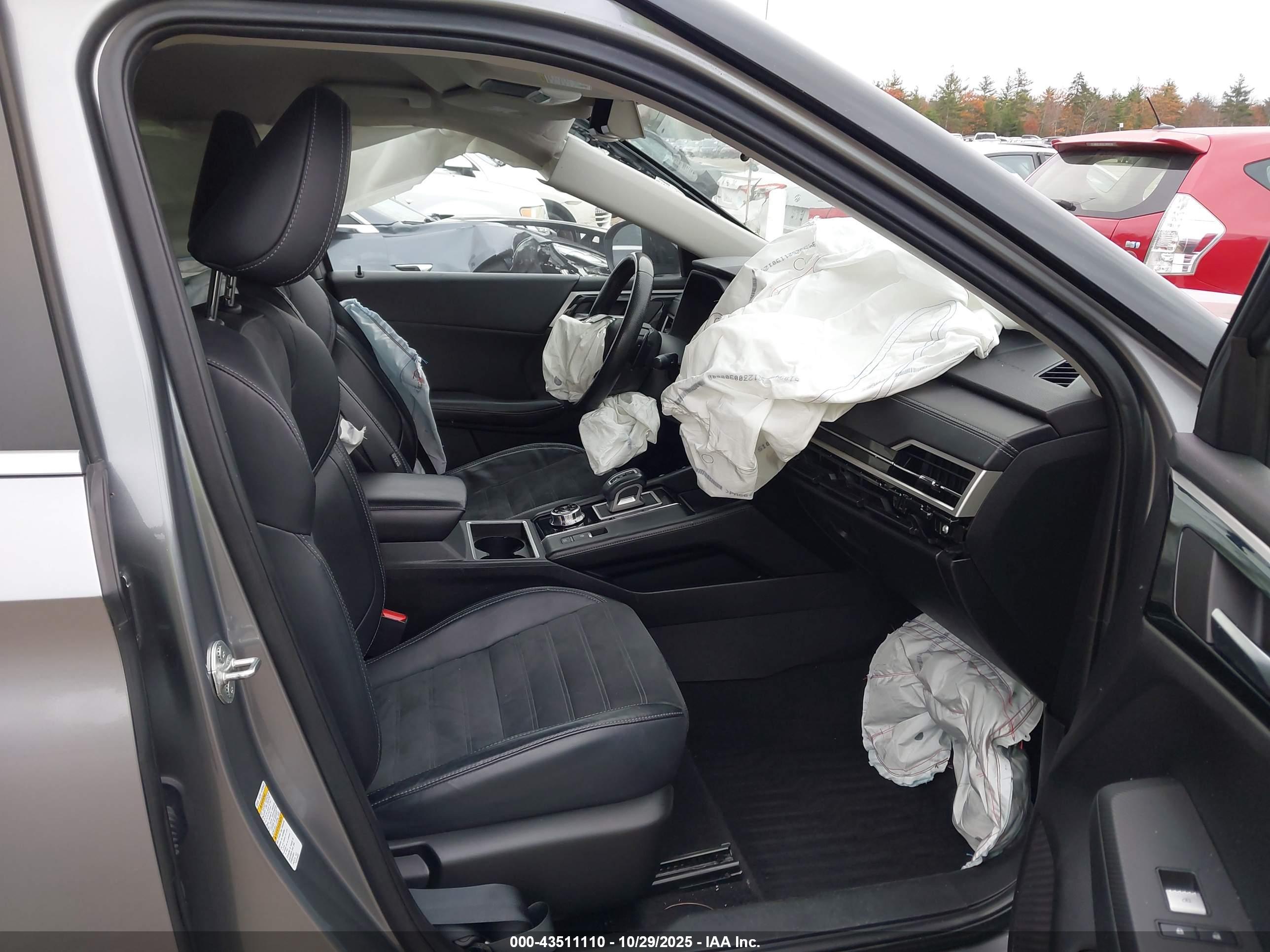 MITSUBISHI OUTLANDER image 5