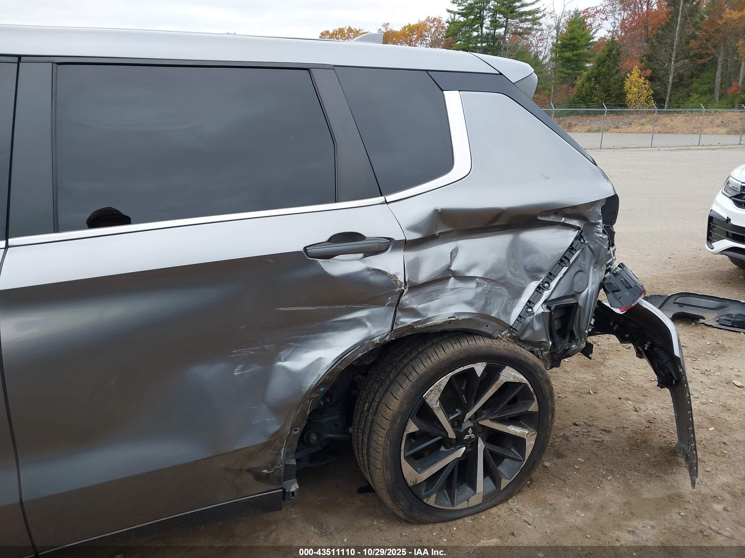 MITSUBISHI OUTLANDER image 6
