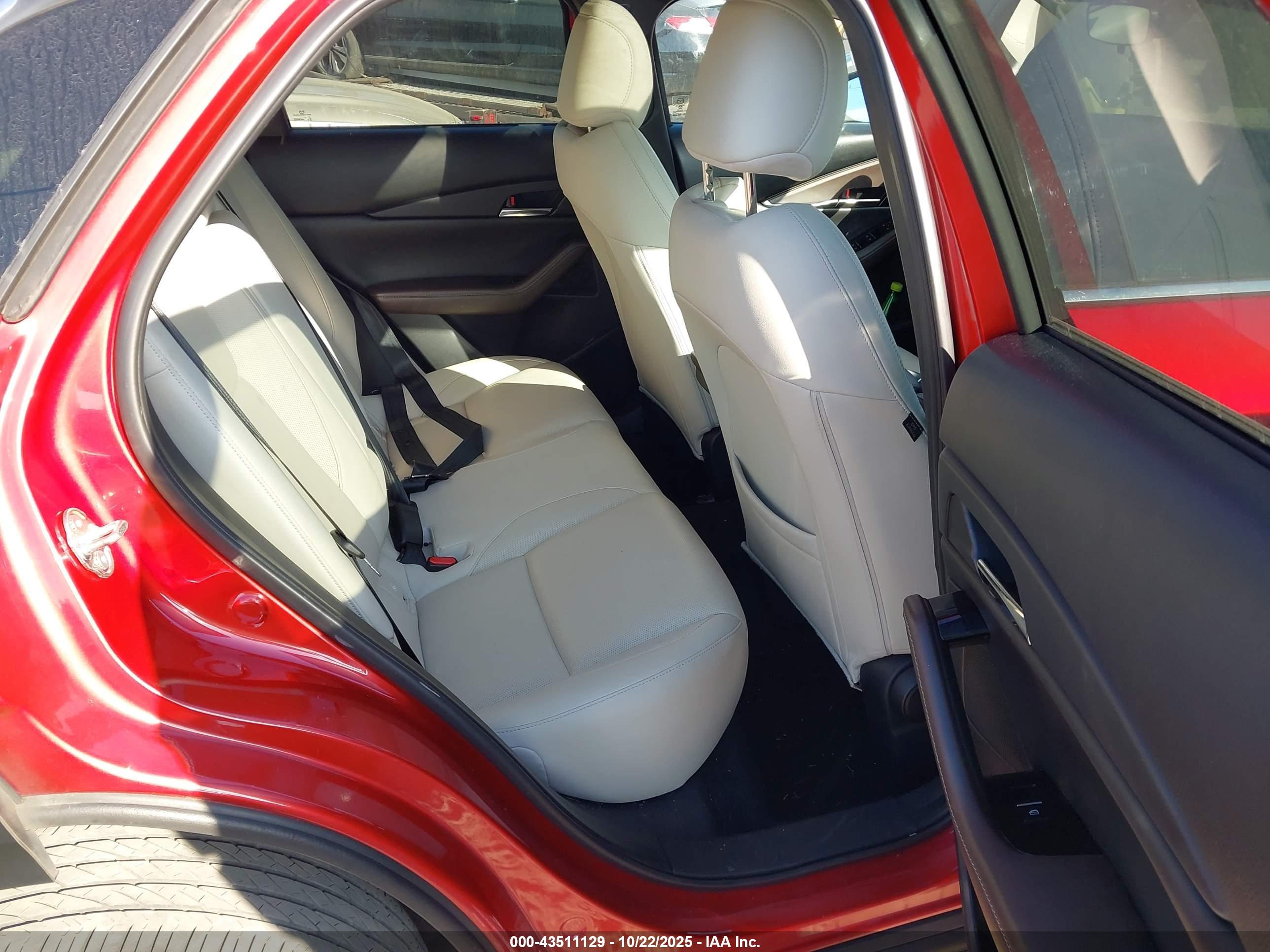 MAZDA CX-30 image 8