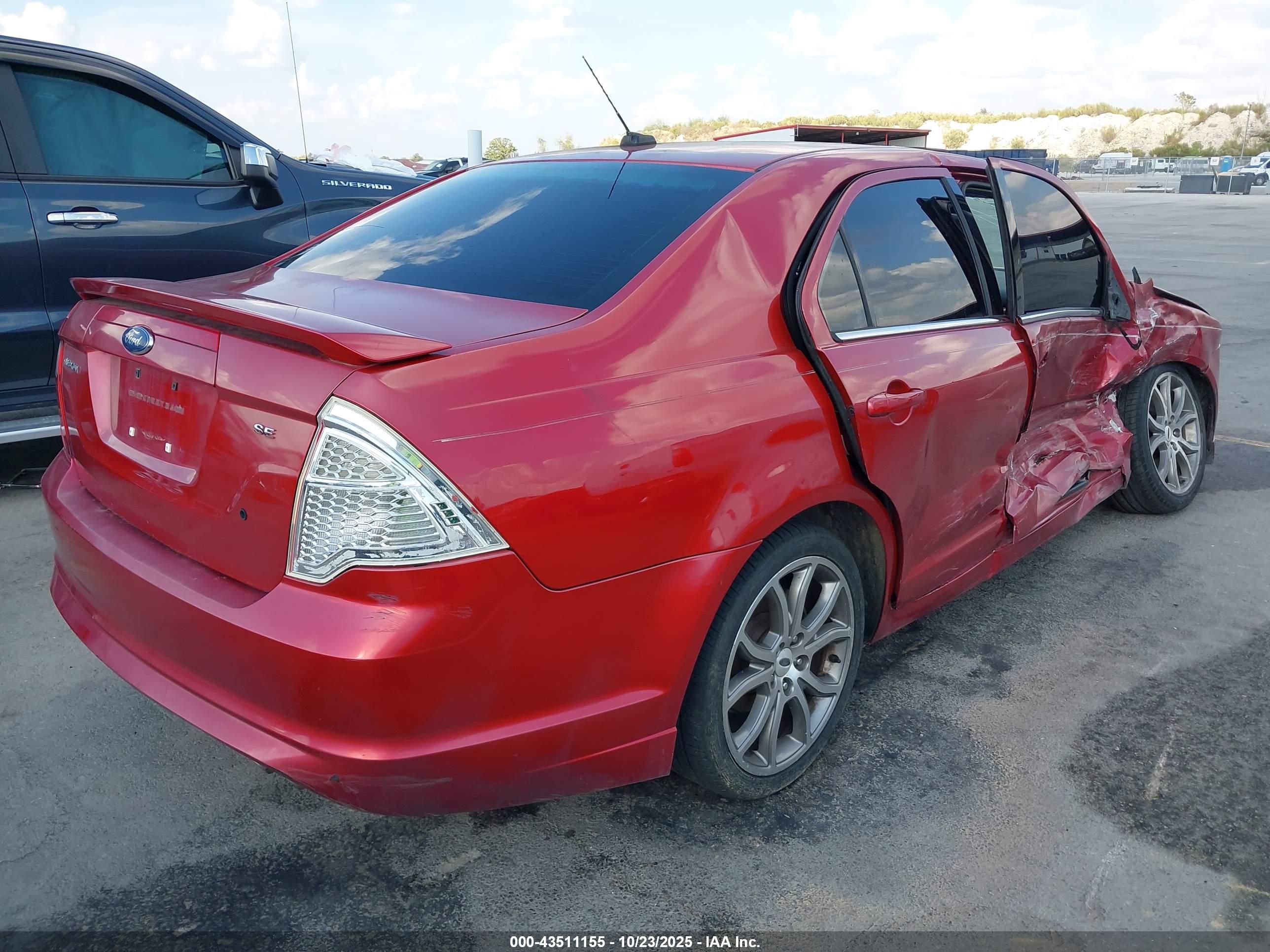 FORD FUSION image 4