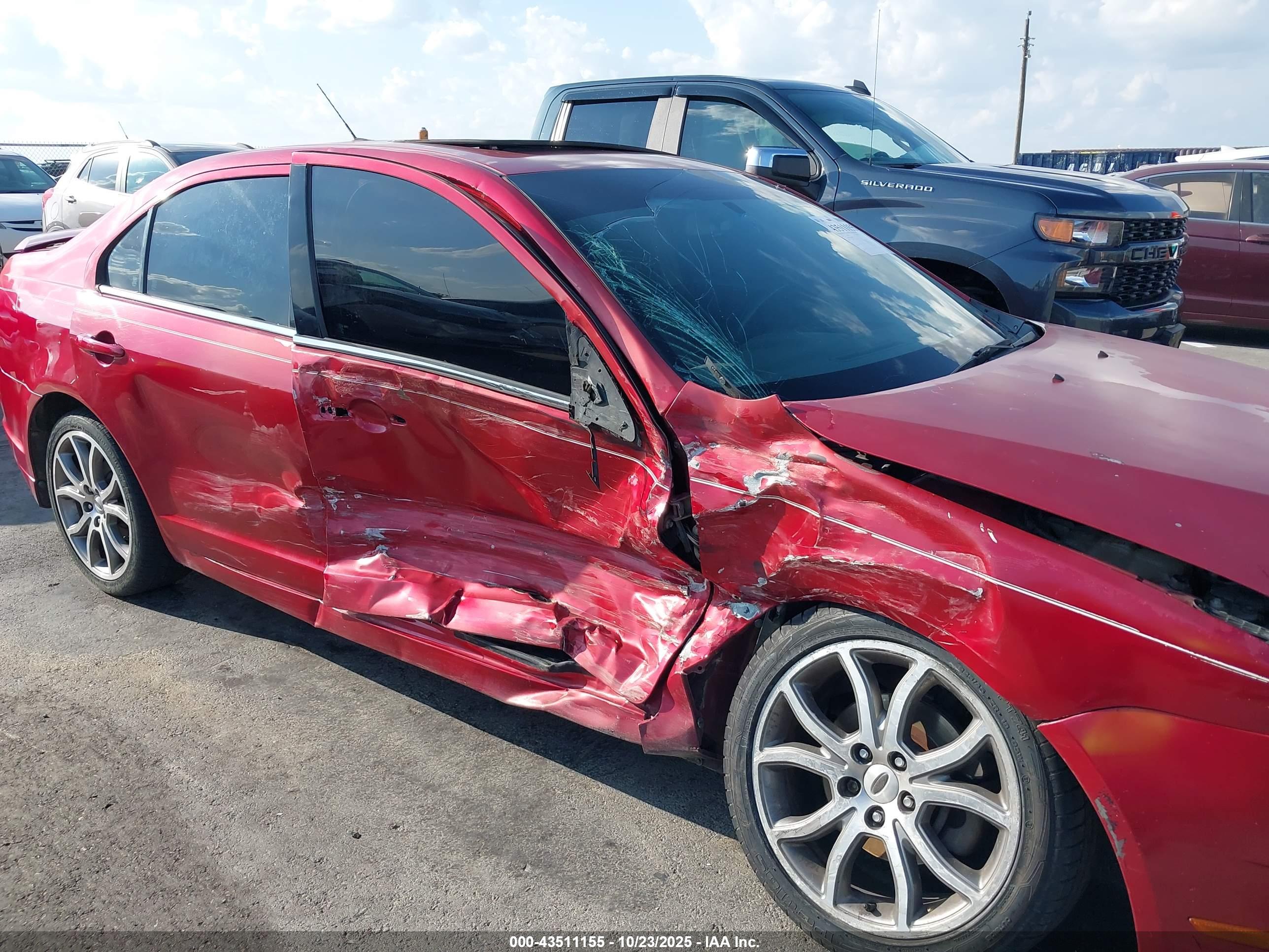 FORD FUSION image 6
