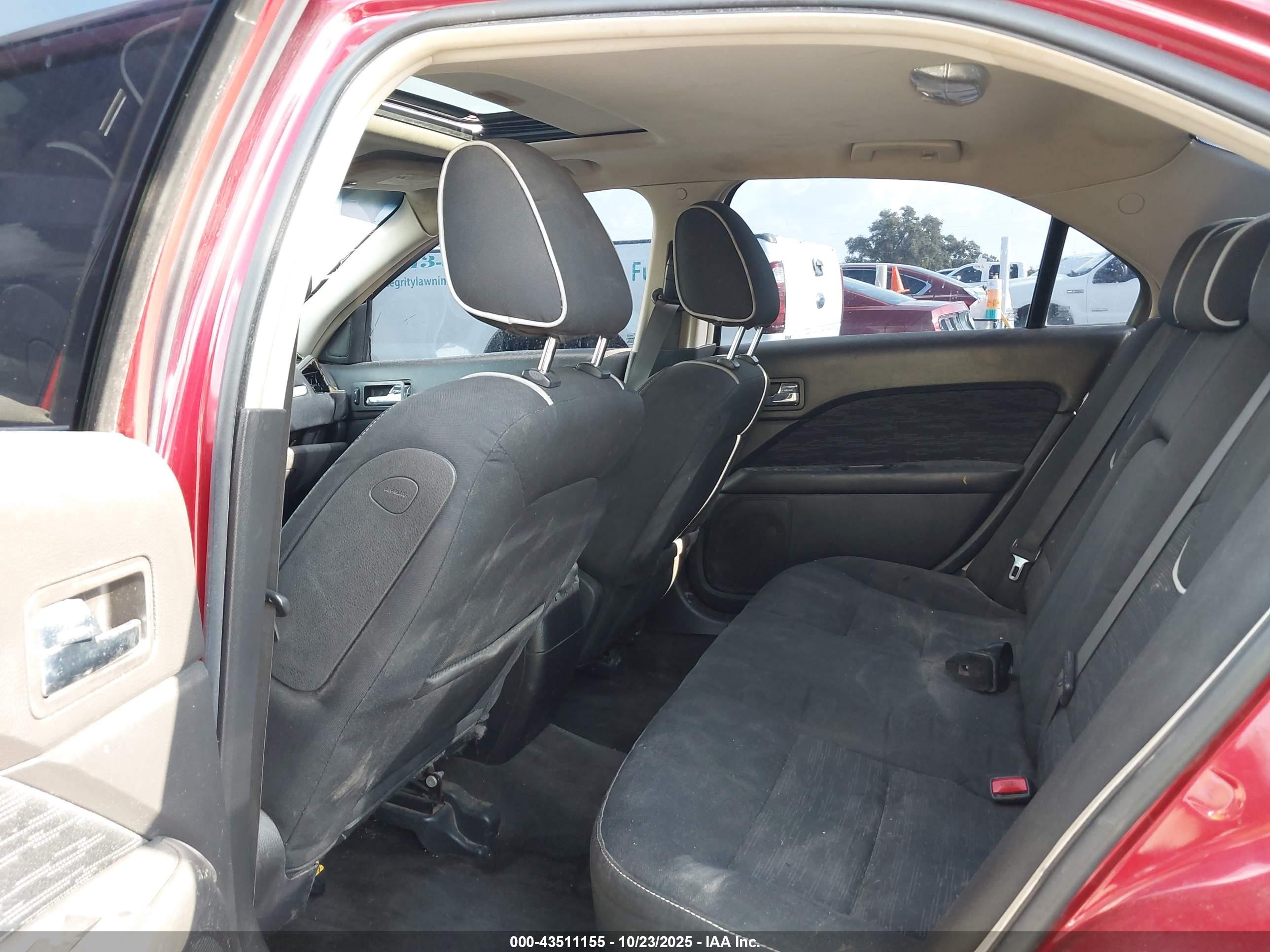 FORD FUSION image 8
