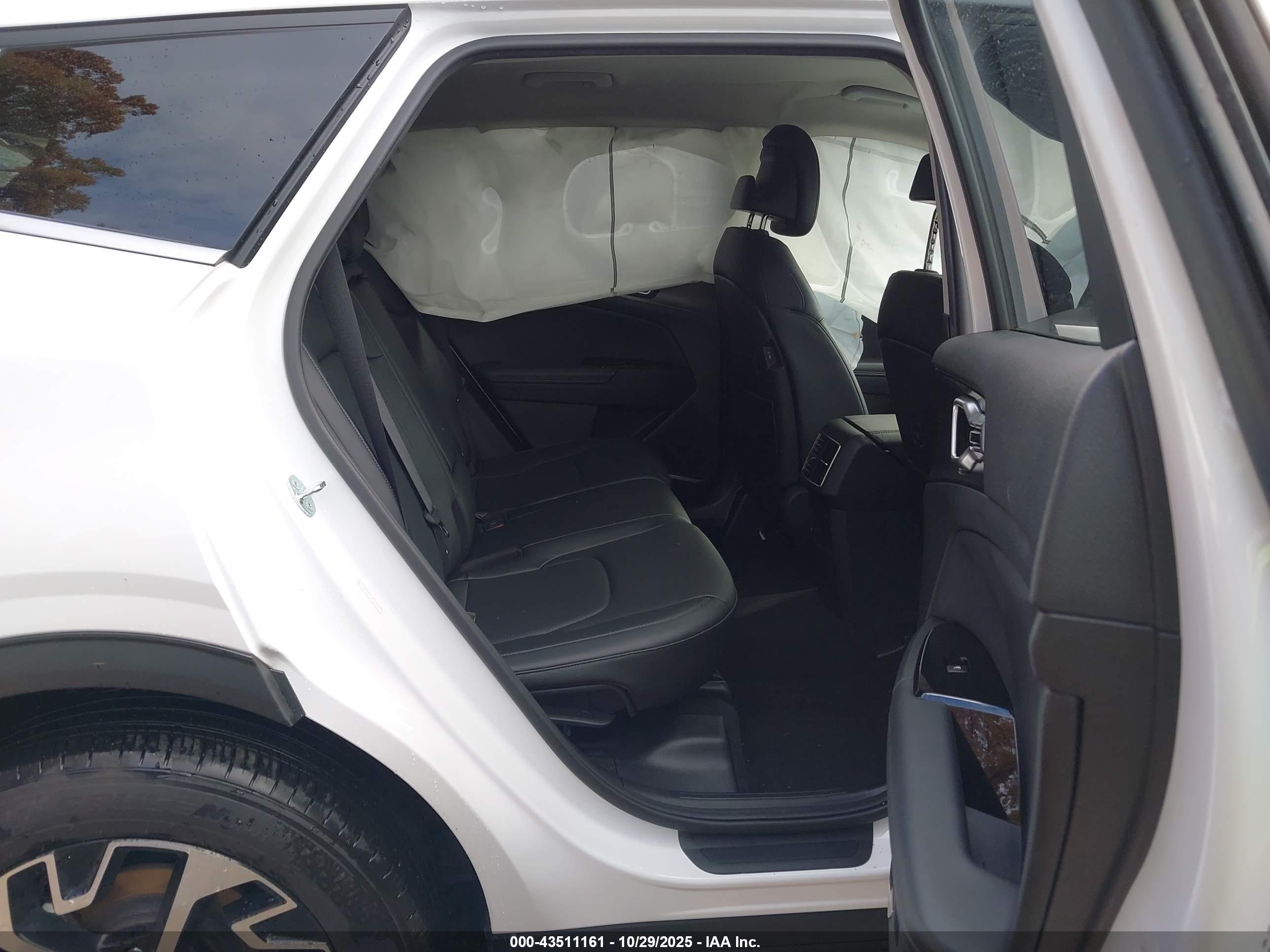 KIA SPORTAGE image 8