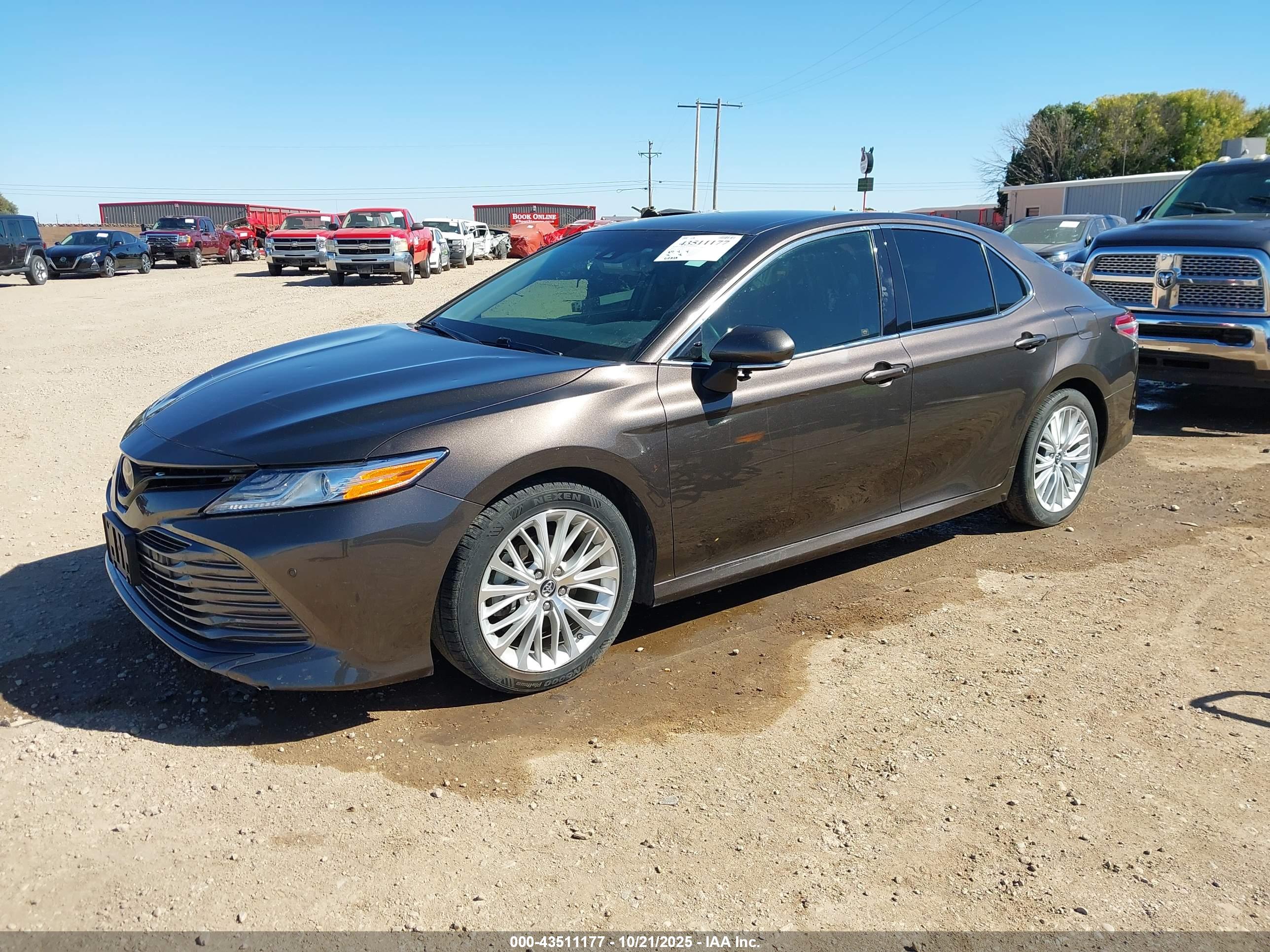 TOYOTA CAMRY image 2