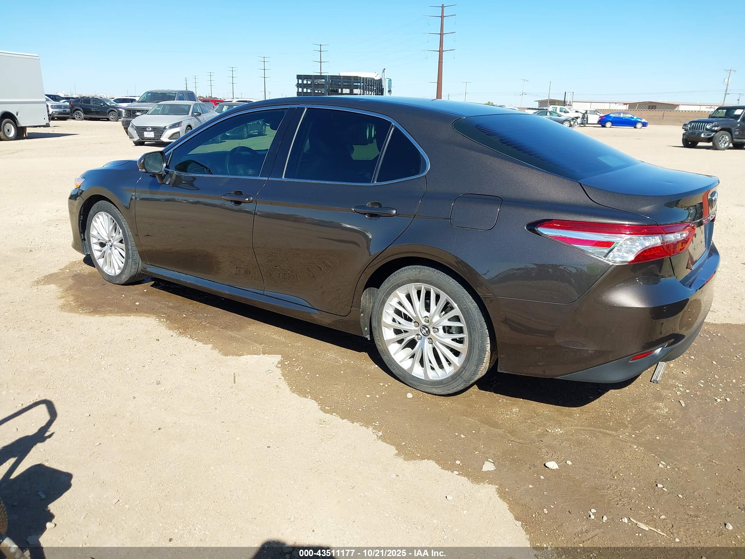 TOYOTA CAMRY image 3