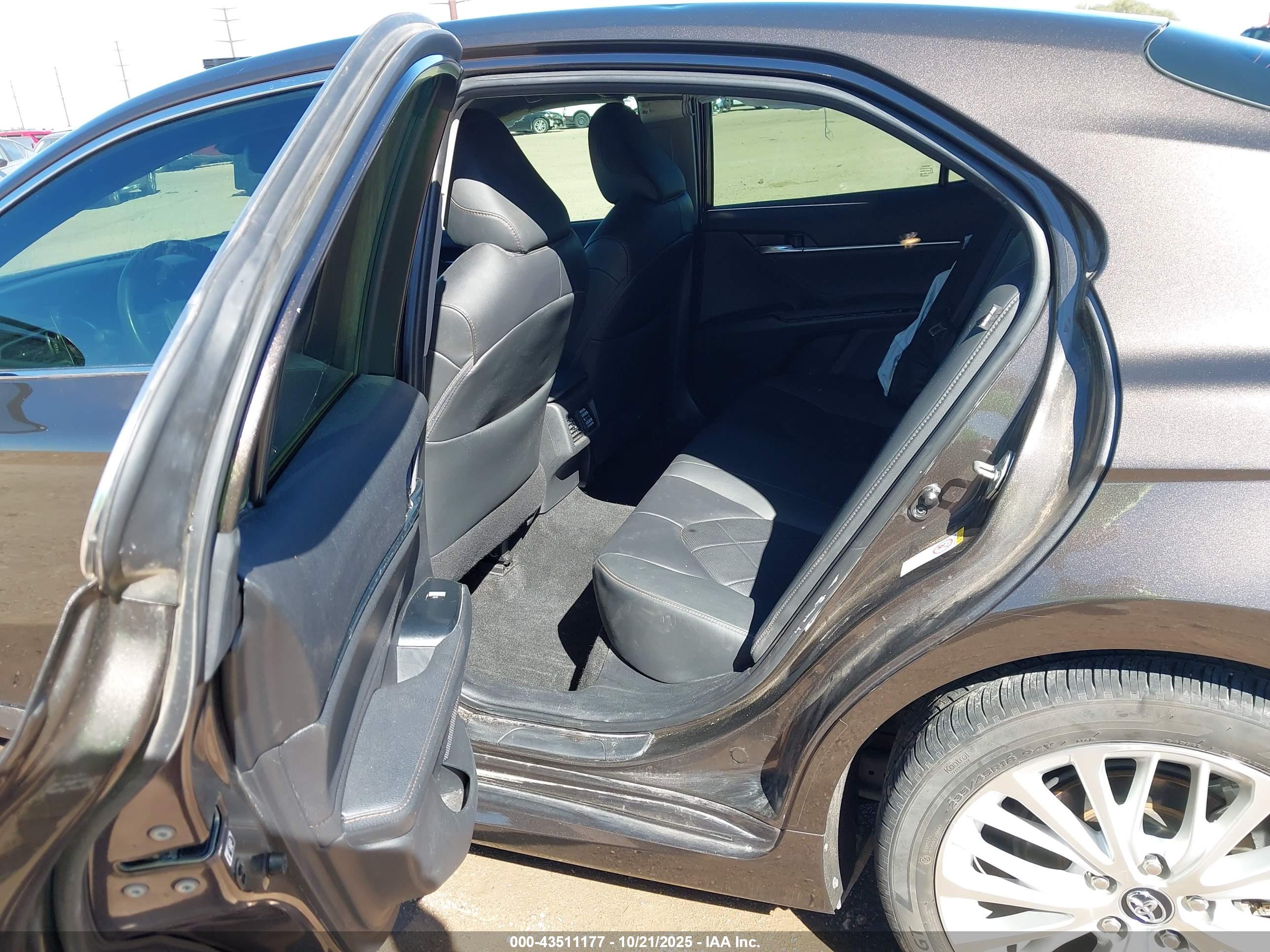 TOYOTA CAMRY image 8