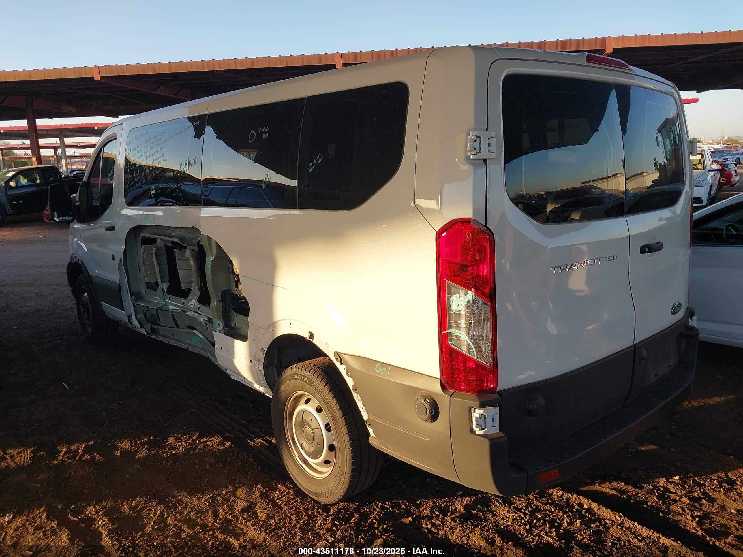 FORD TRANSIT-350 image 3