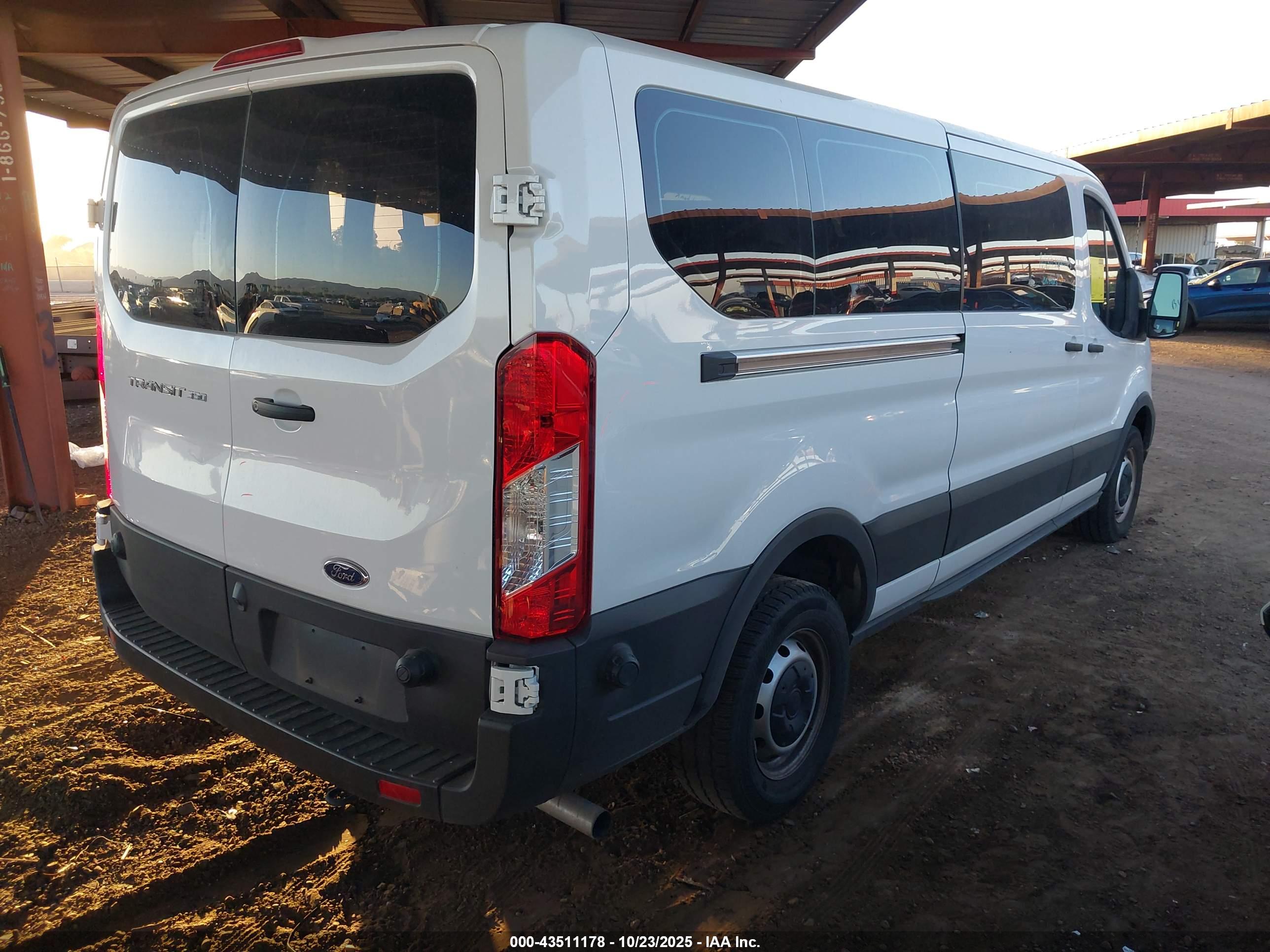 FORD TRANSIT-350 image 4