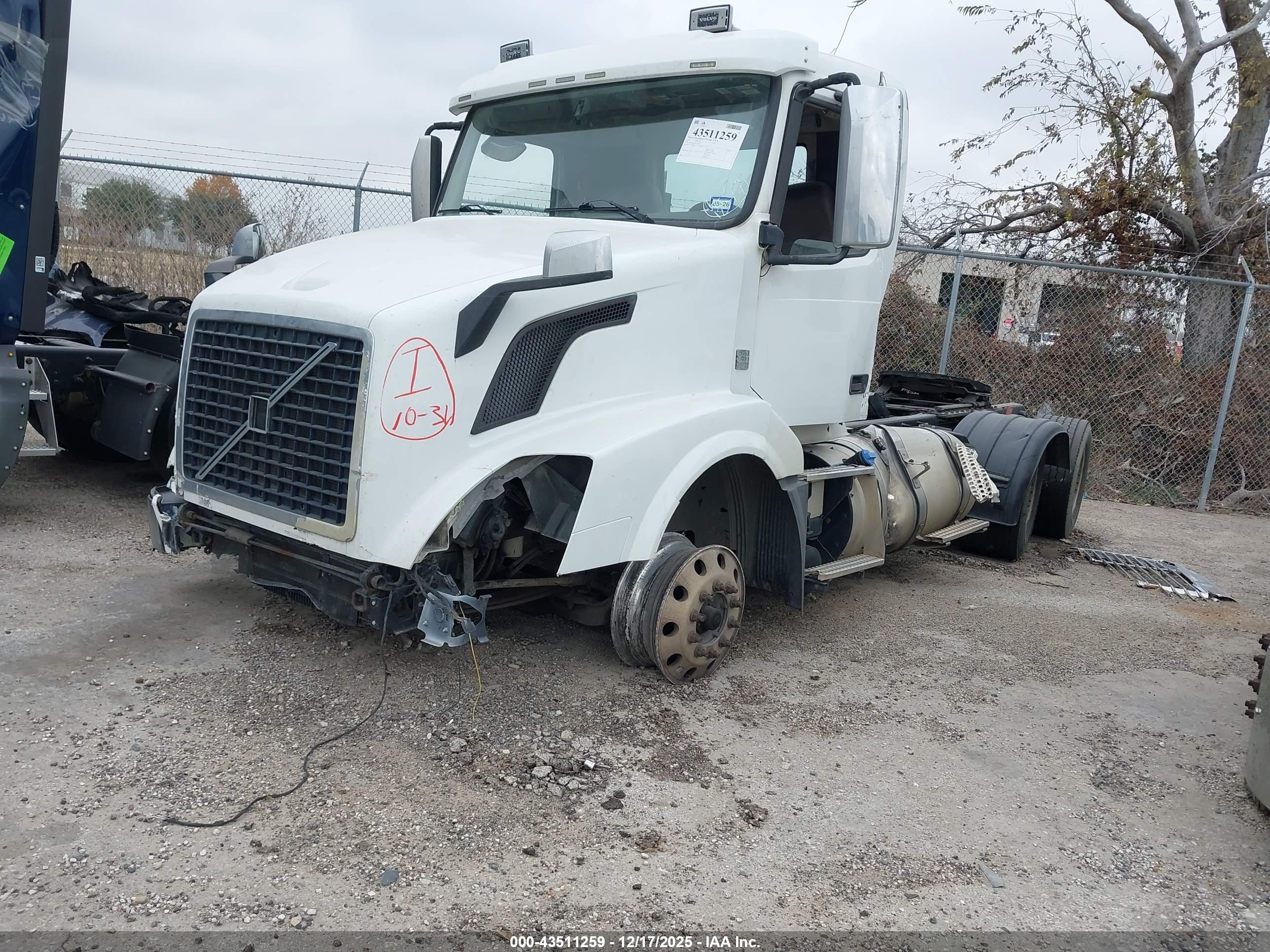 VOLVO VN image 2